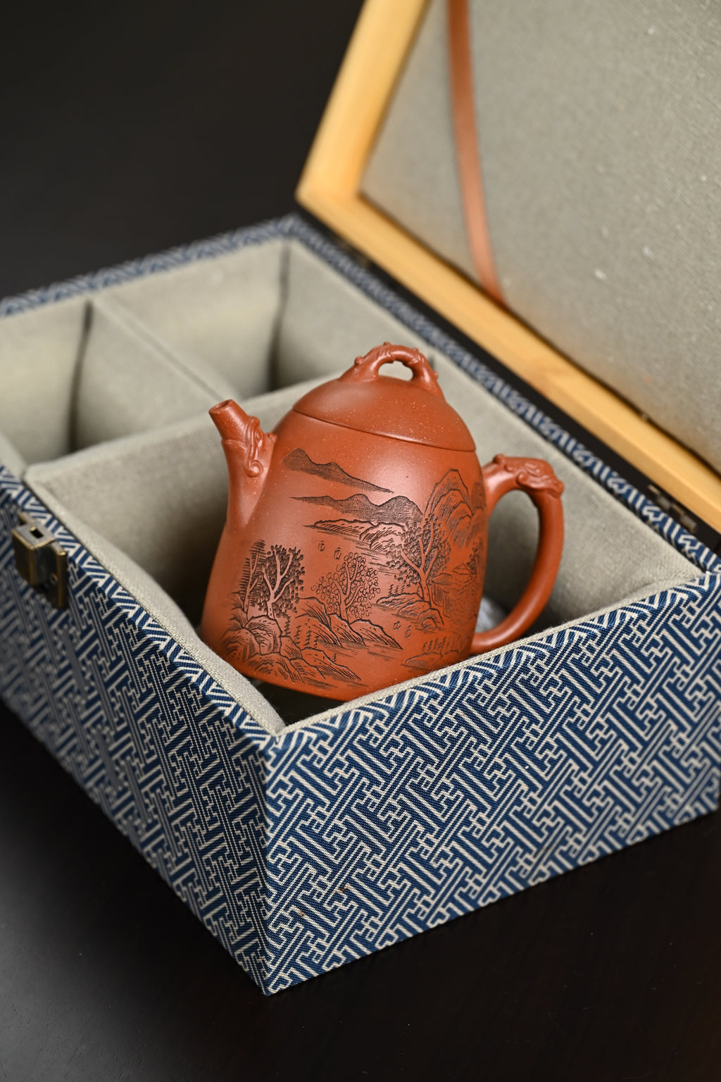 研高· 『秦权』 沉香段·容量220cc·10孔出水·黄自英（研究员级高级工艺美术师）
