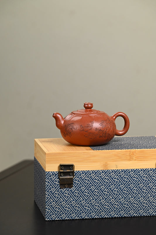 研高· 『莲韵生香』 沉香段·容量300cc·7孔出水·黄自英（研究员级高级工艺美术师）