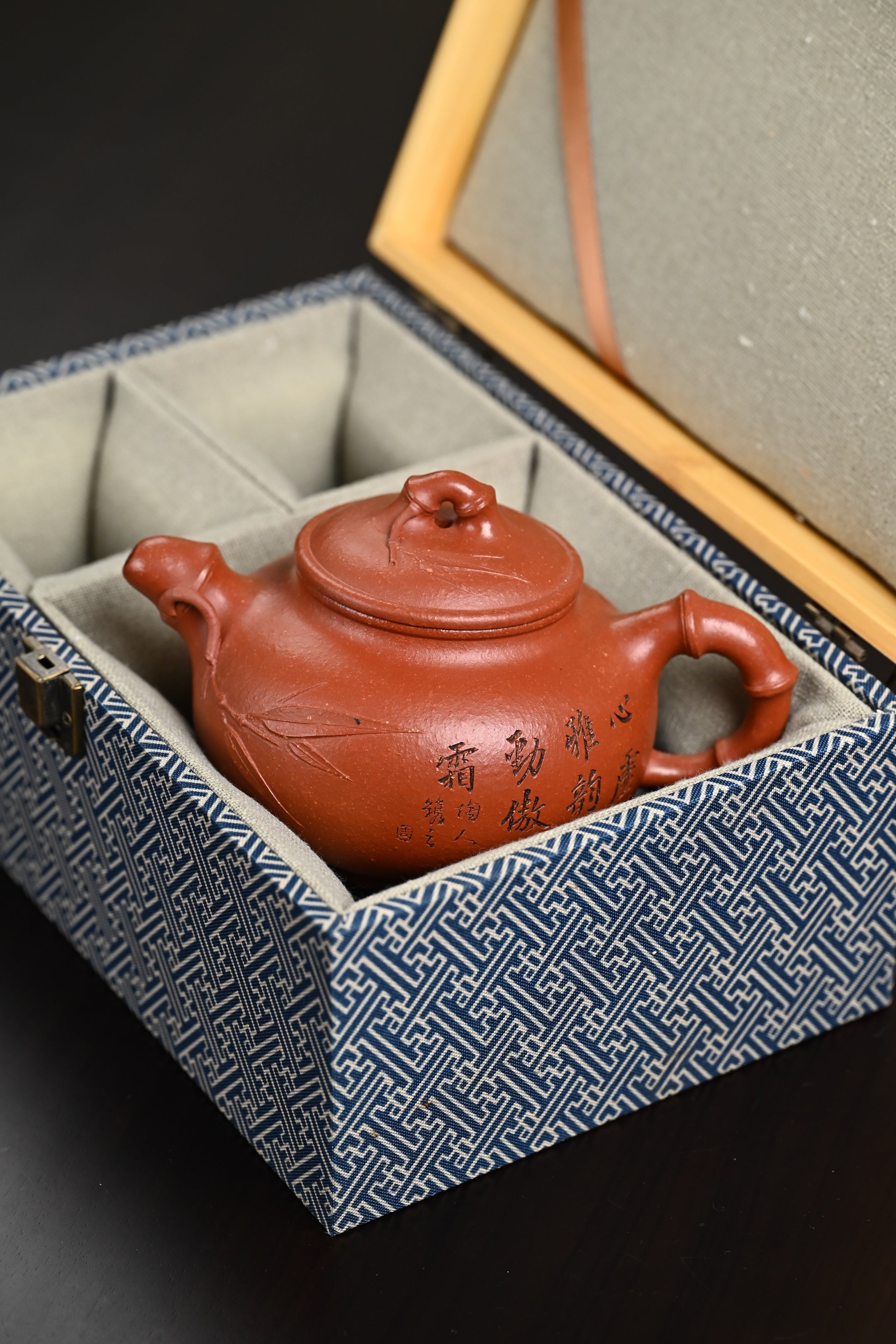 研高· 『道洪竹节』 沉香段·容量350cc·9孔出水·黄自英（研究员级高级工艺美术师）