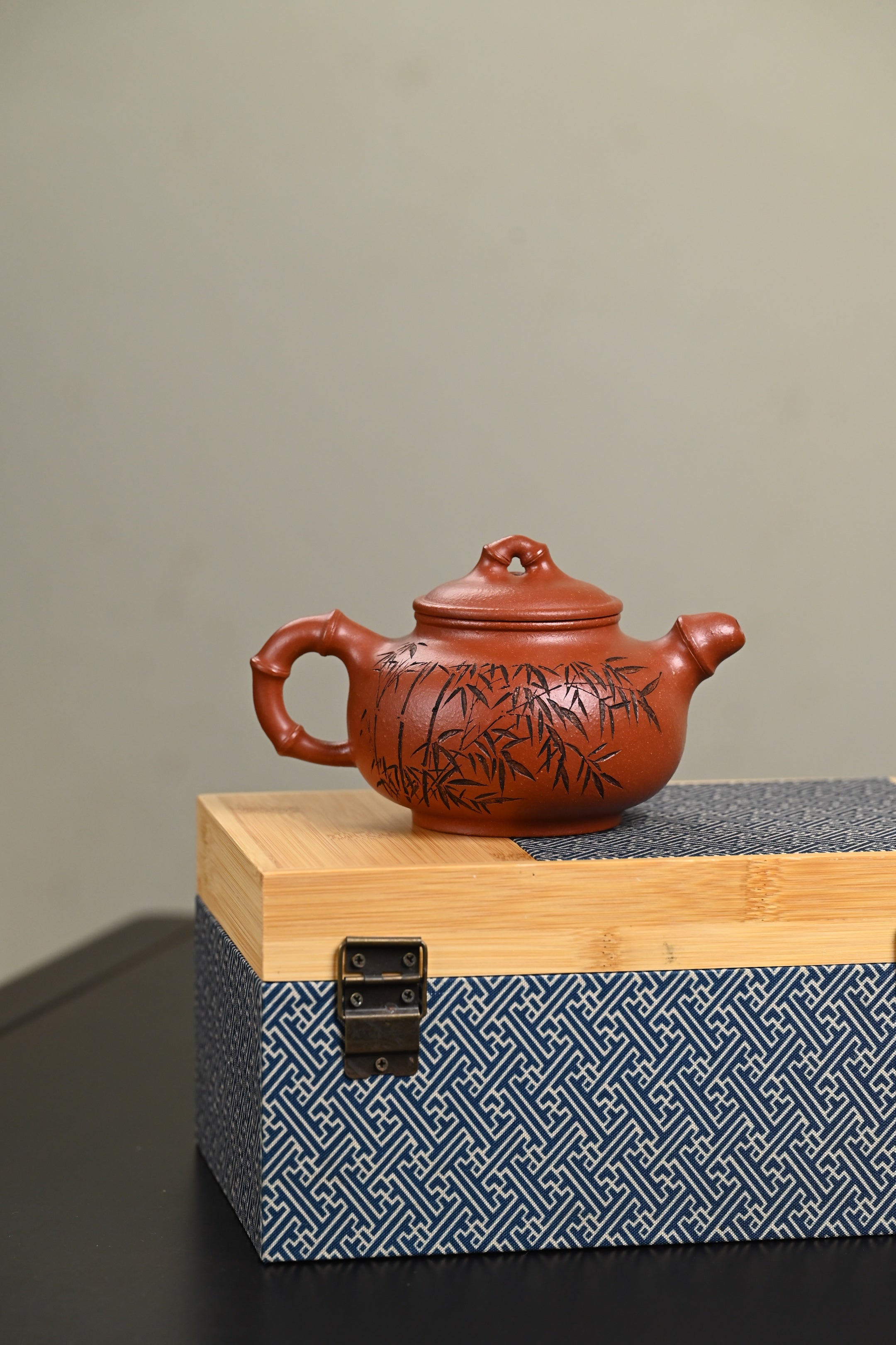 研高· 『道洪竹节』 沉香段·容量350cc·9孔出水·黄自英（研究员级高级工艺美术师）
