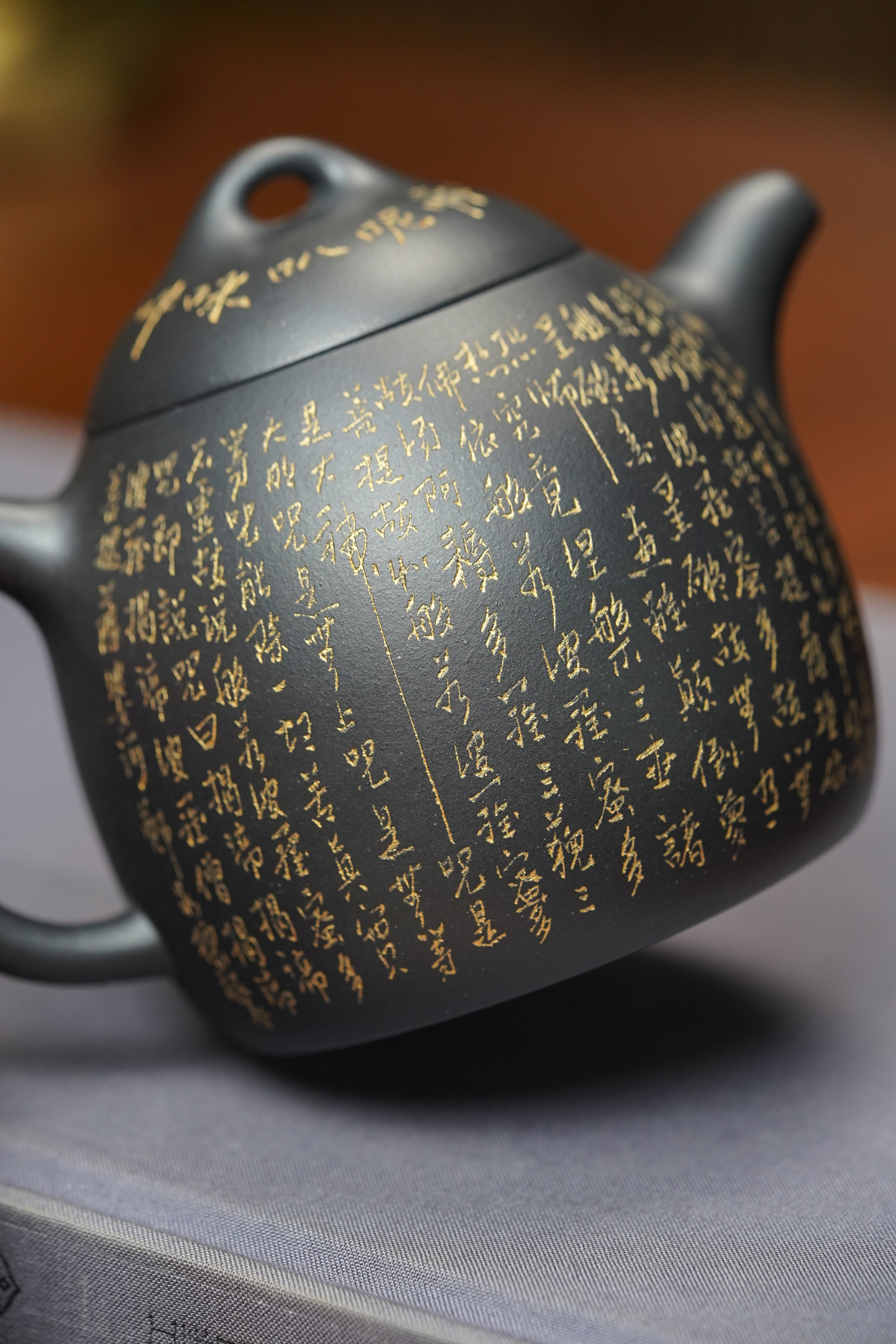 【结缘重器】中国紫砂界心经巨匠·郑求标恭刻· 双心经《秦权壶》原矿优质底槽清还原烧·350cc