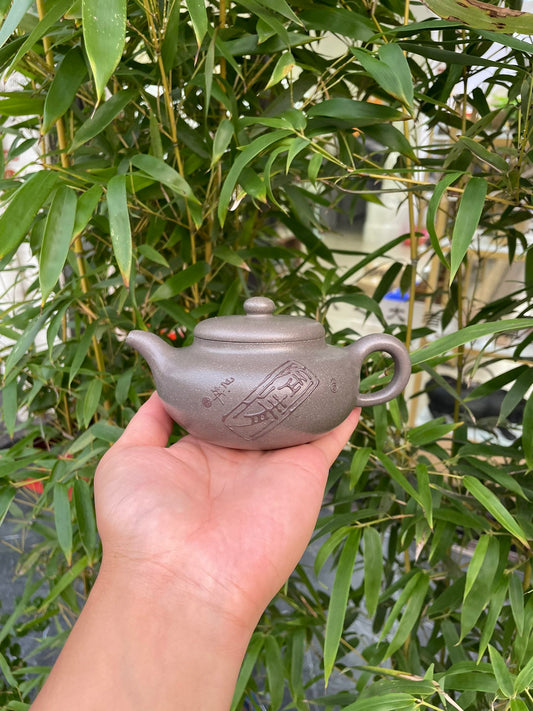 紫砂界收藏潜力之巅·大国工匠·一代宗师邱玉林原创《清泉壶》原矿极品天青泥·300cc