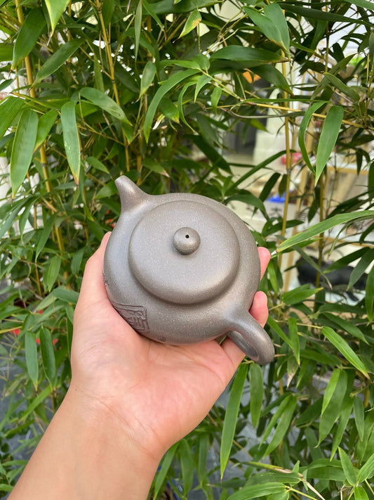 紫砂界收藏潜力之巅·大国工匠·一代宗师邱玉林原创《清泉壶》原矿极品天青泥·300cc