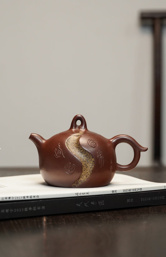 邱玉林宗师泰斗·礼藏双绝佳作·紫砂界的“国家名片”大国工匠·邱玉林原创《人生路壶》