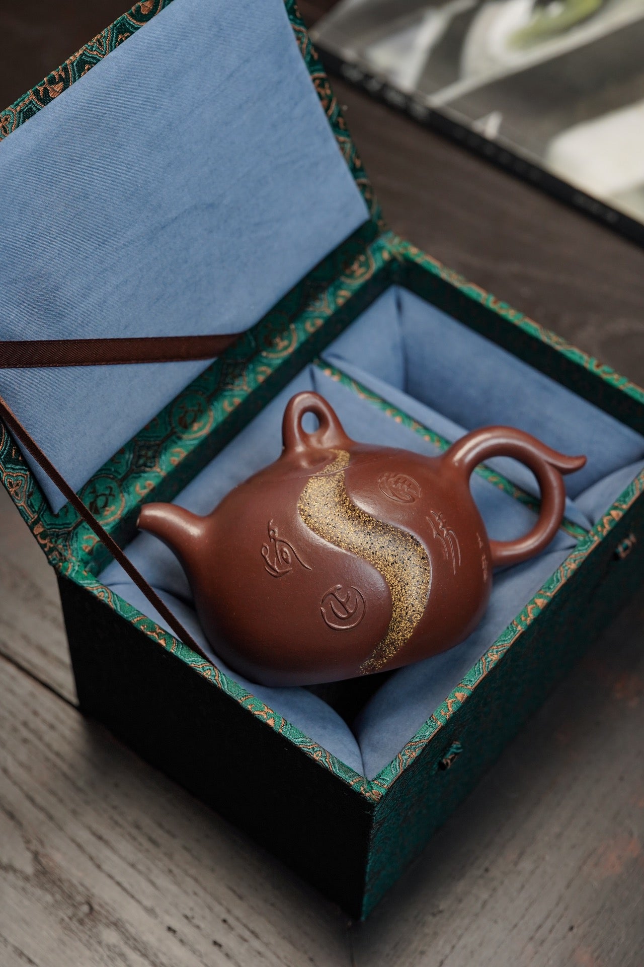 邱玉林宗师泰斗·礼藏双绝佳作·紫砂界的“国家名片”大国工匠·邱玉林原创《人生路壶》