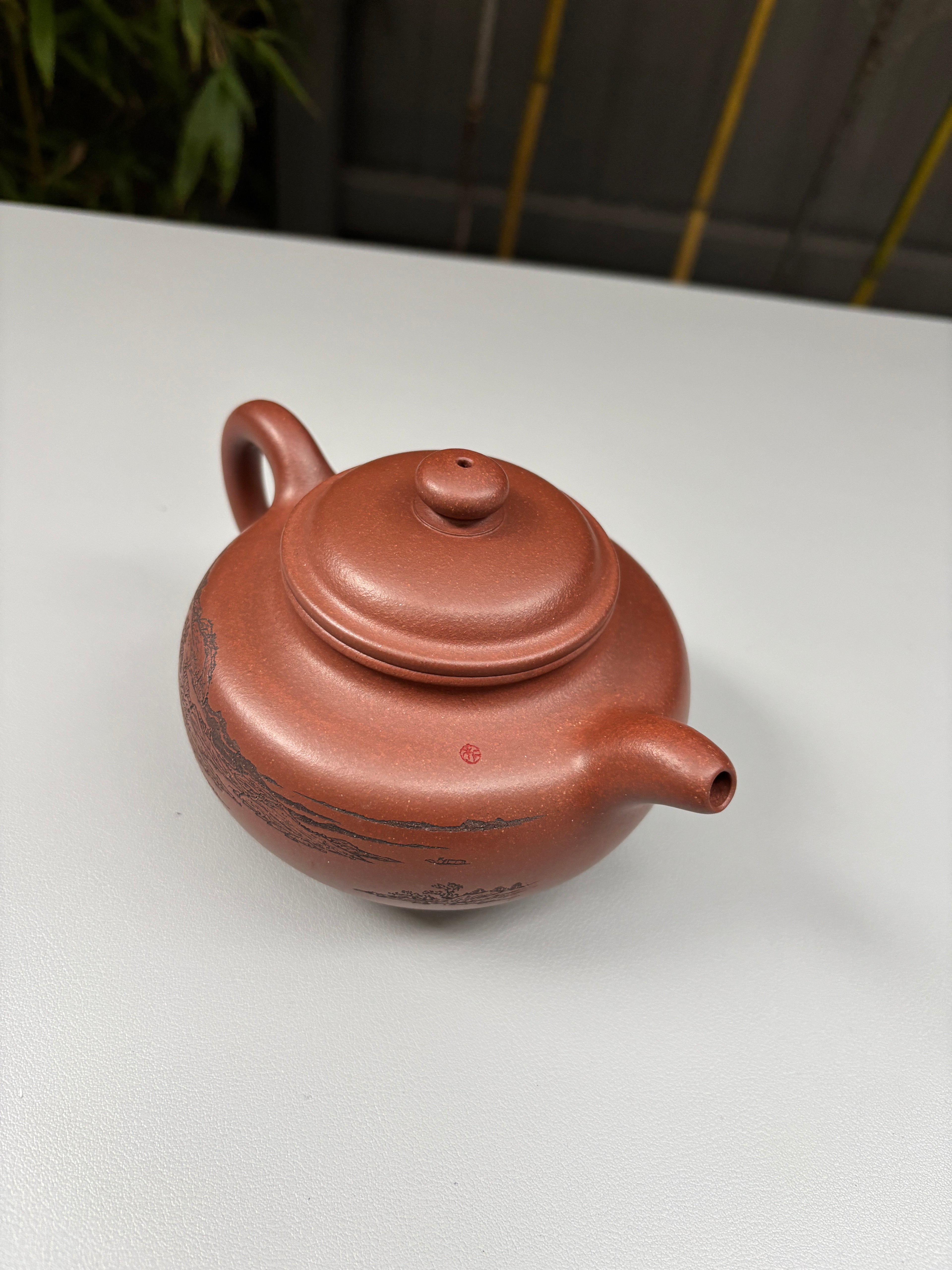 陈宏林大师重器鉴藏·紫砂界山水刻绘第一人·陈宏林精刻【掇只】原矿极品底槽清 400cc