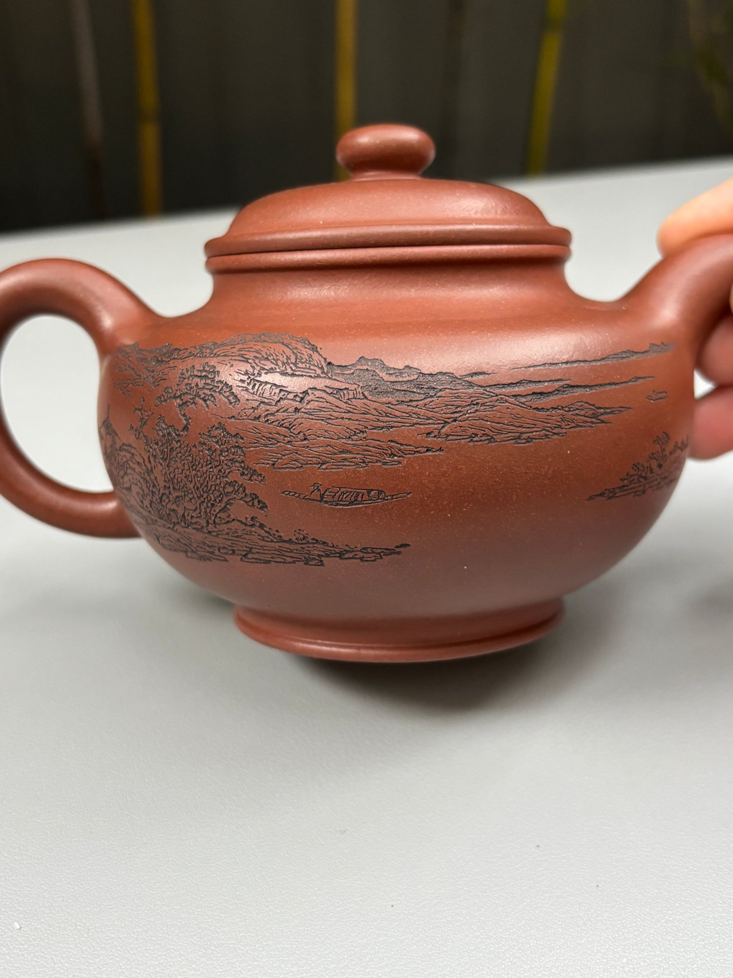 陈宏林大师重器鉴藏·紫砂界山水刻绘第一人·陈宏林精刻【掇只】原矿极品底槽清 400cc