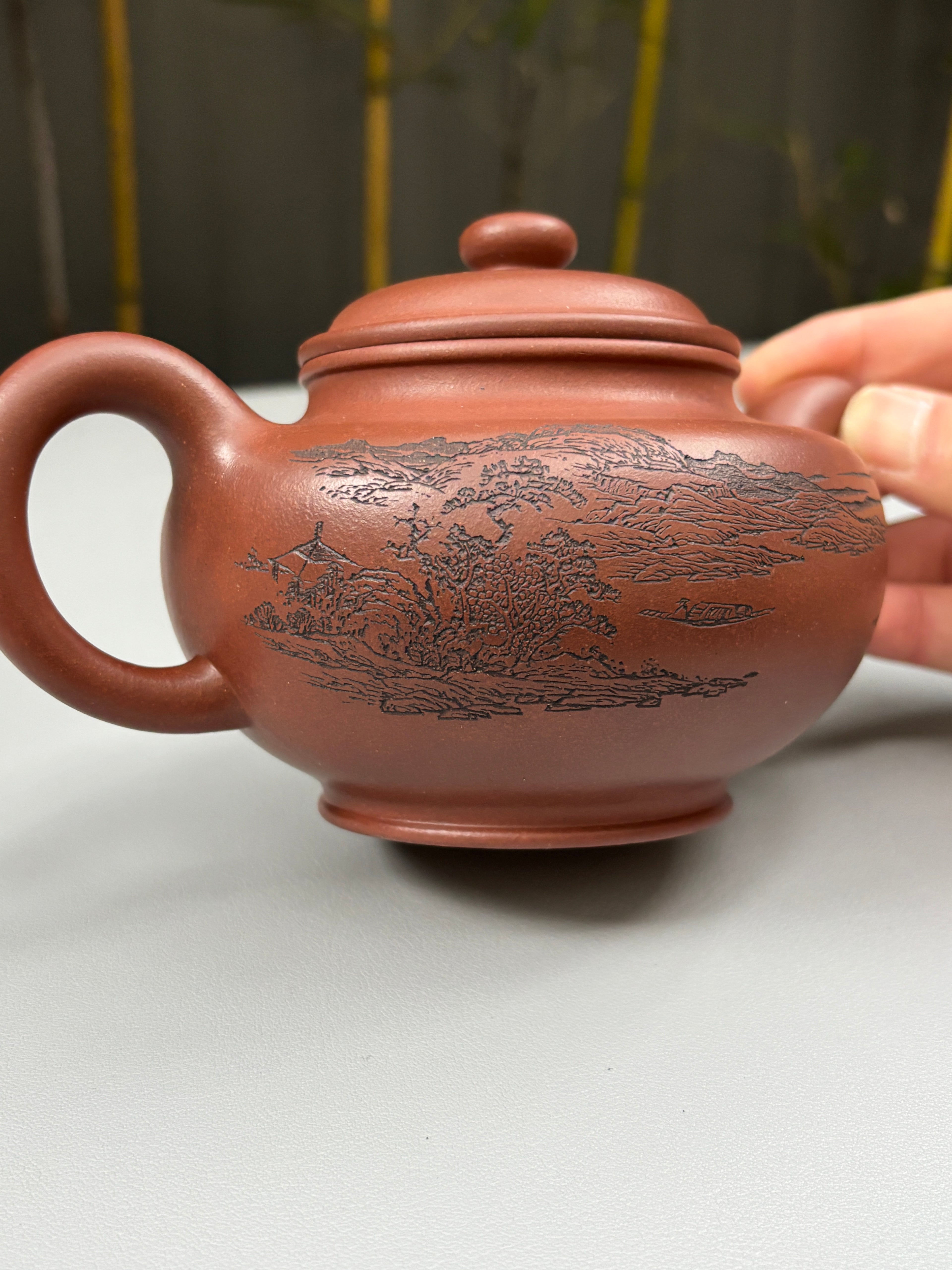 陈宏林大师重器鉴藏·紫砂界山水刻绘第一人·陈宏林精刻【掇只】原矿极品底槽清 400cc