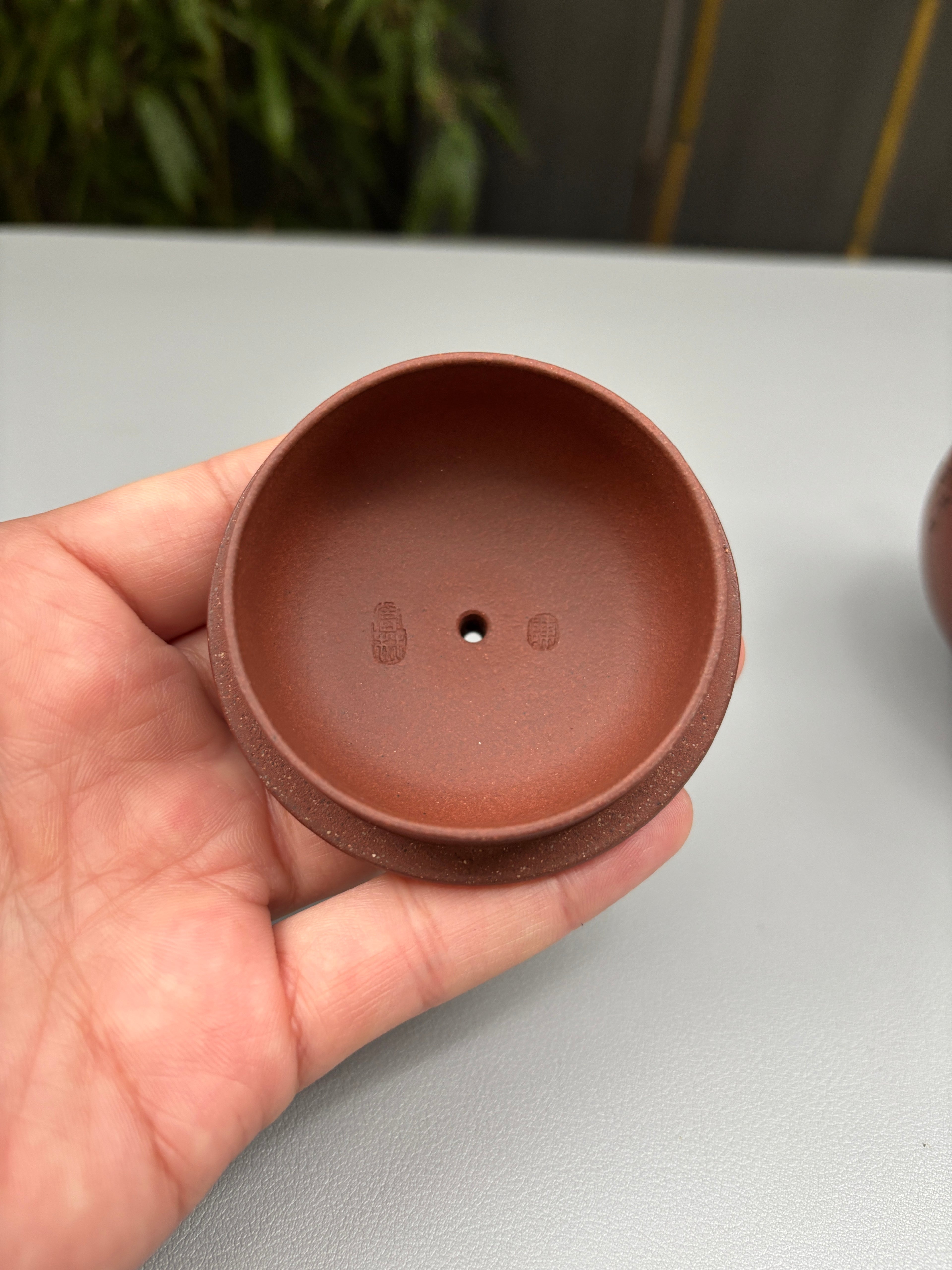 陈宏林大师重器鉴藏·紫砂界山水刻绘第一人·陈宏林精刻【掇只】原矿极品底槽清 400cc