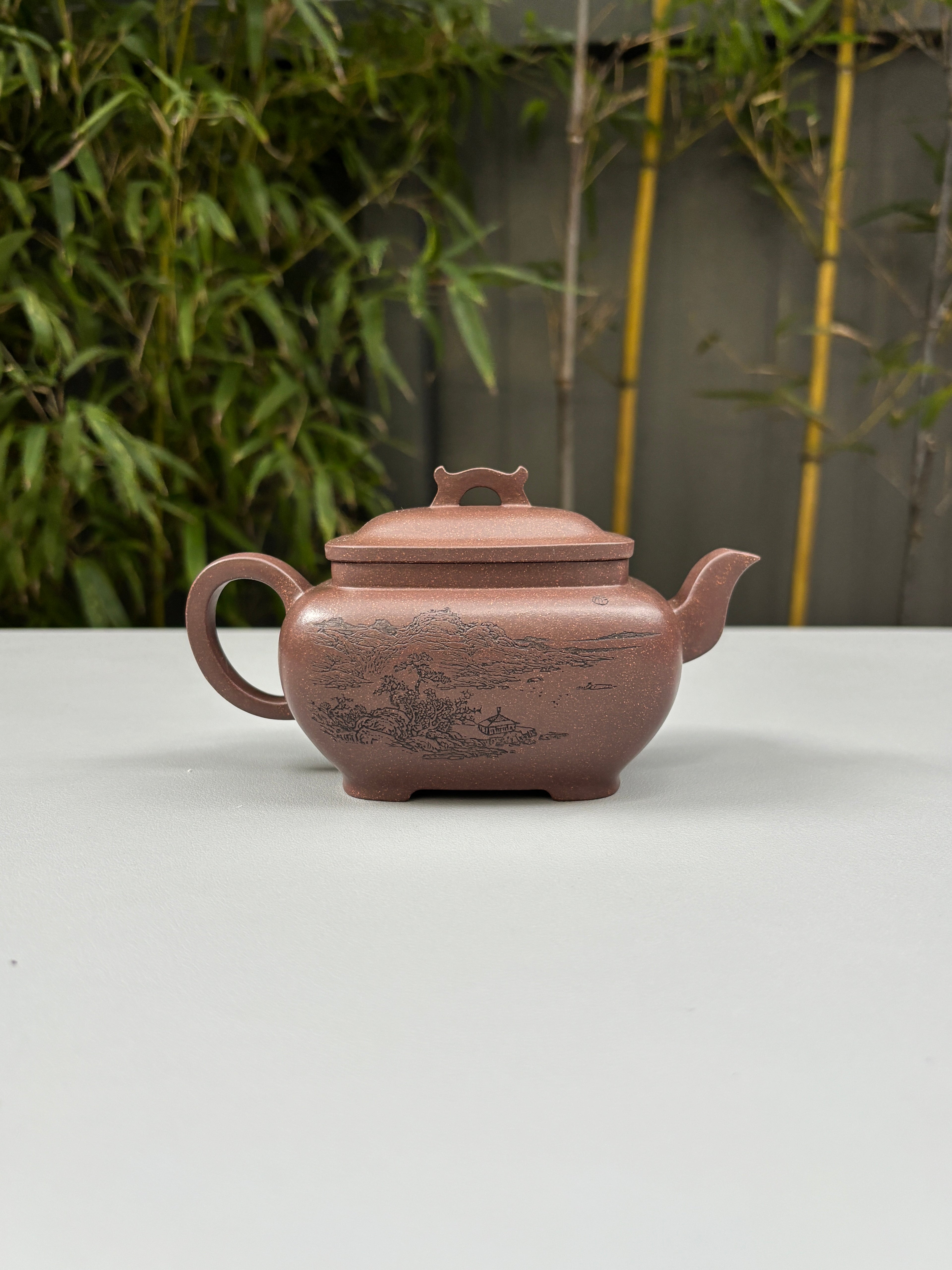 陈宏林大师重器鉴藏·紫砂界山水刻绘第一人·陈宏林精刻【枕上无忧壶】原矿极品紫玉金砂 280cc