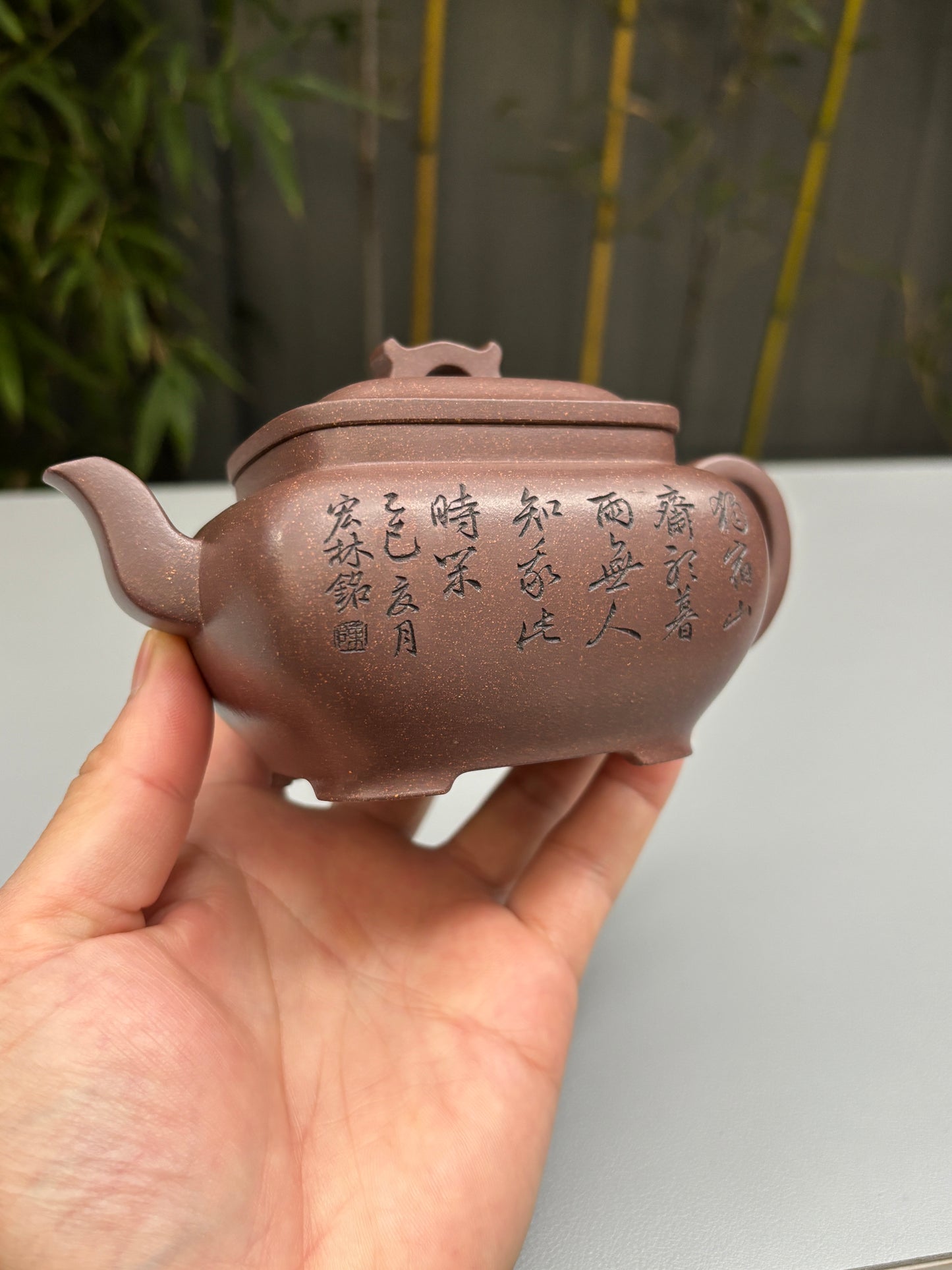 陈宏林大师重器鉴藏·紫砂界山水刻绘第一人·陈宏林精刻【枕上无忧壶】原矿极品紫玉金砂 280cc