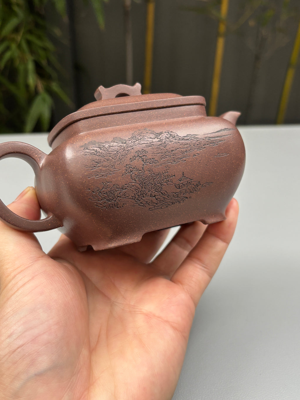 陈宏林大师重器鉴藏·紫砂界山水刻绘第一人·陈宏林精刻【枕上无忧壶】原矿极品紫玉金砂 280cc