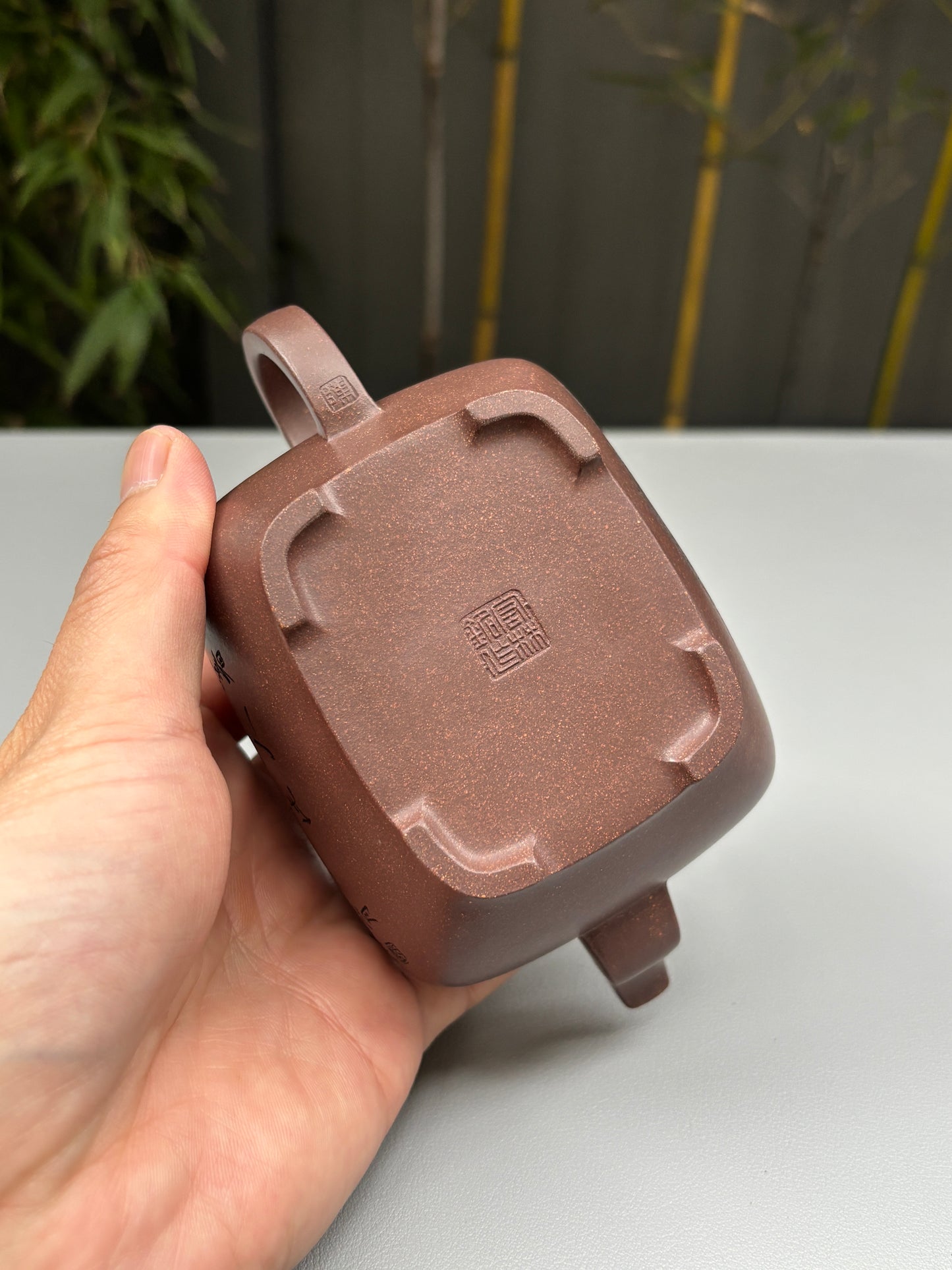 陈宏林大师重器鉴藏·紫砂界山水刻绘第一人·陈宏林精刻【枕上无忧壶】原矿极品紫玉金砂 280cc