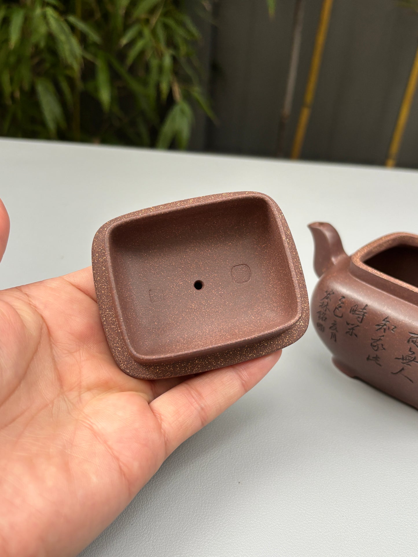 陈宏林大师重器鉴藏·紫砂界山水刻绘第一人·陈宏林精刻【枕上无忧壶】原矿极品紫玉金砂 280cc