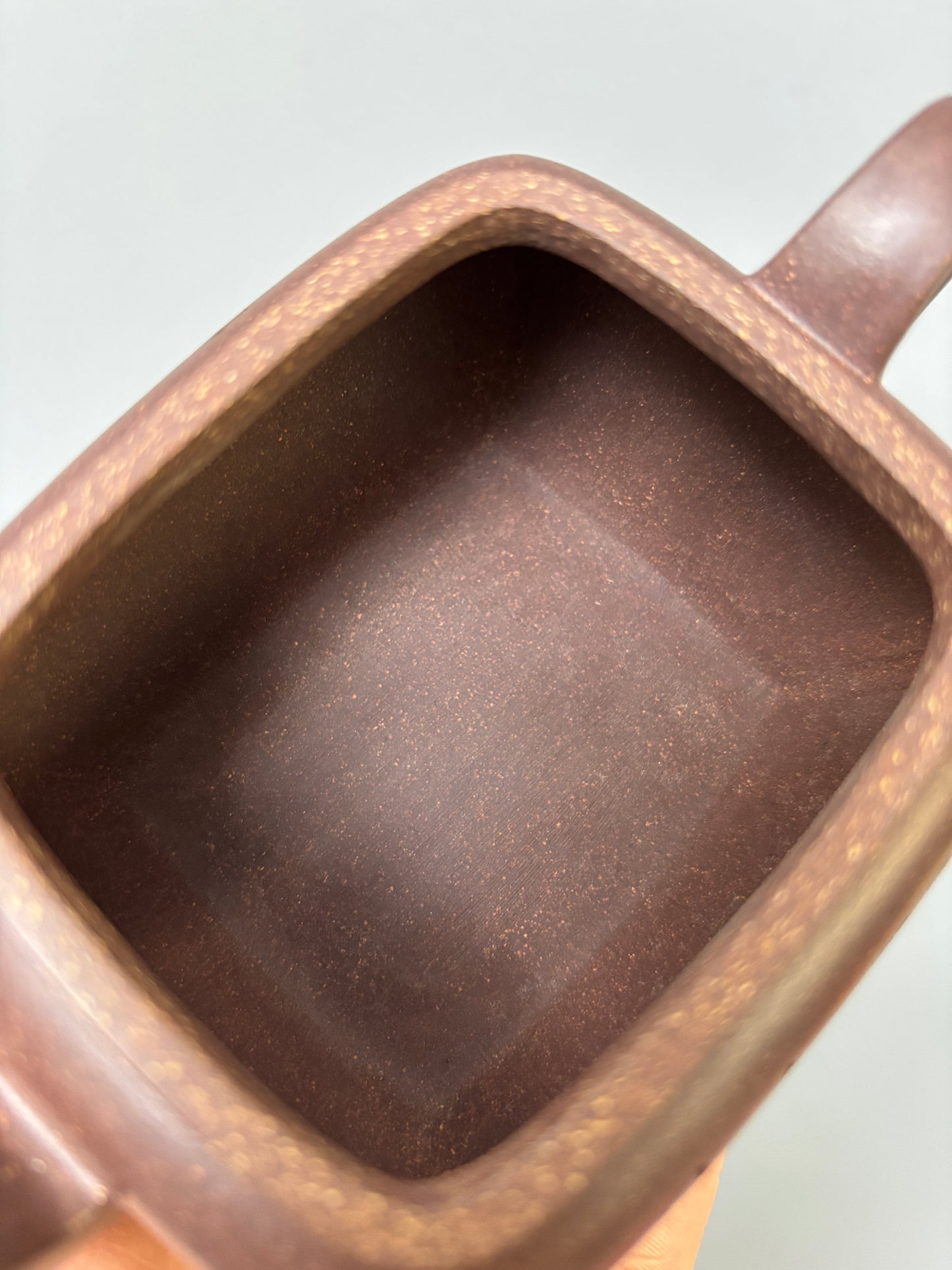 陈宏林大师重器鉴藏·紫砂界山水刻绘第一人·陈宏林精刻【枕上无忧壶】原矿极品紫玉金砂 280cc