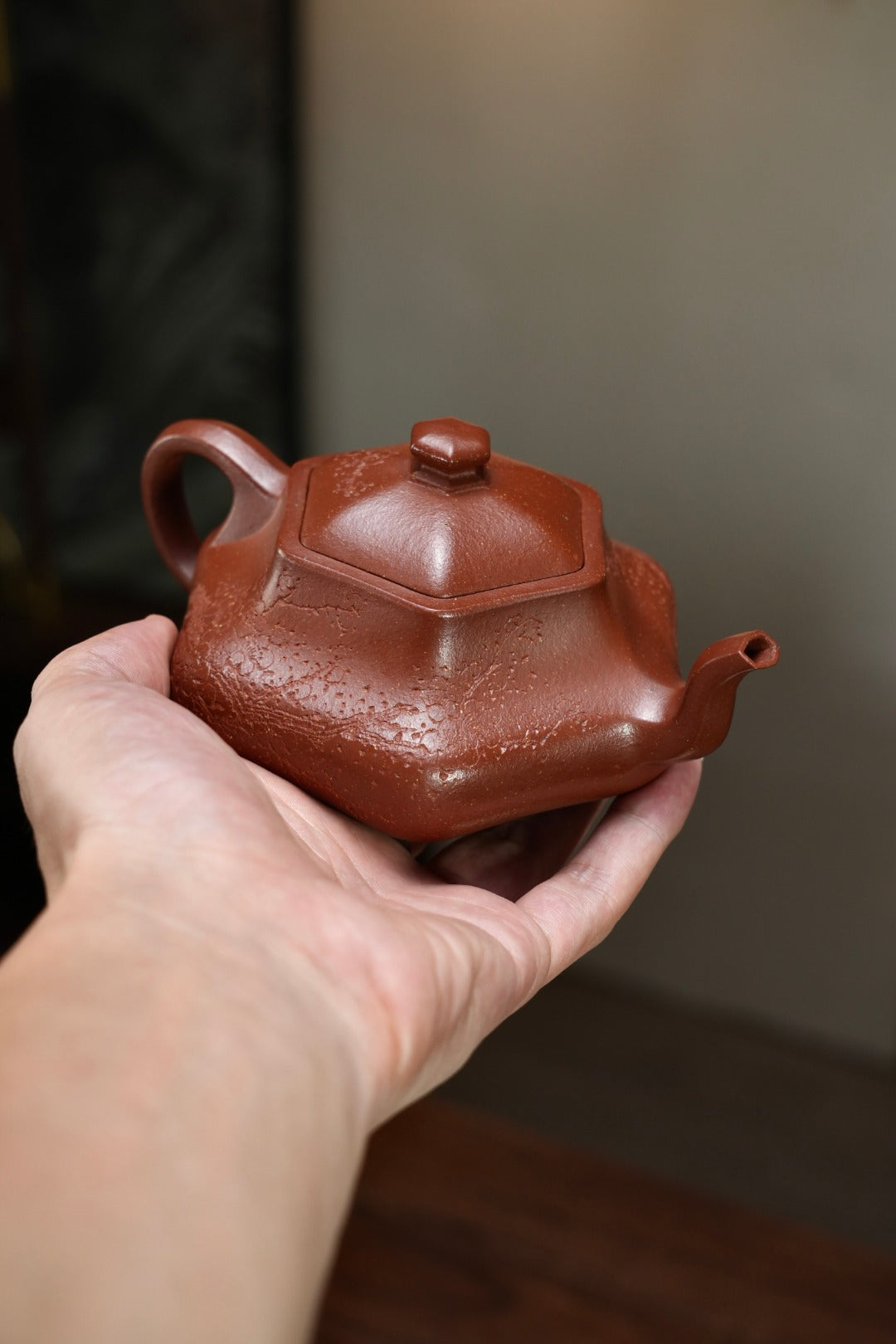 耿浩·方器臻藏 紫砂界80后扛鼎之作·著名方器巨匠·耿浩制《闲者六方》原矿极品降坡泥 260cc