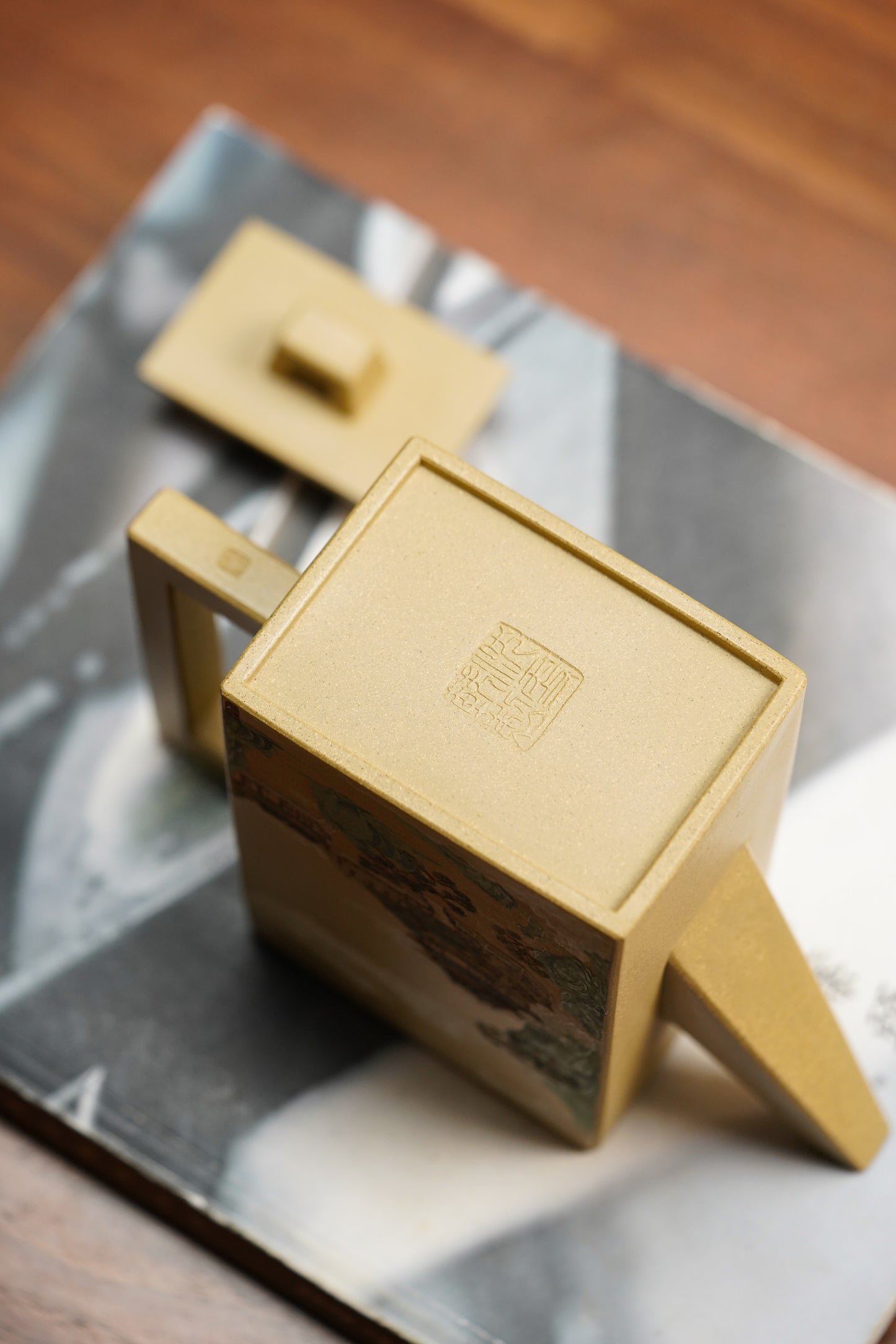 国大师邱玉林装饰·正高沈更轶亲制·大拍31万《砖方壶》原矿极品本山绿·450cc