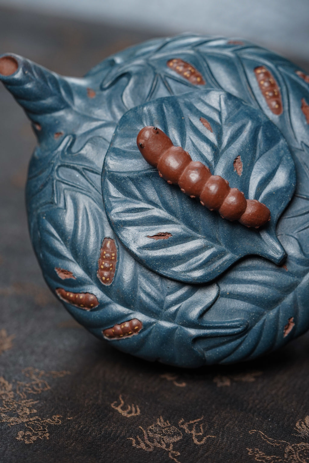 蒋艺华大师·重器传承·紫砂七老花器泰斗蒋蓉唯一传人佳作【蚕宝宝壶】原矿极品底槽清粉浆·260cc