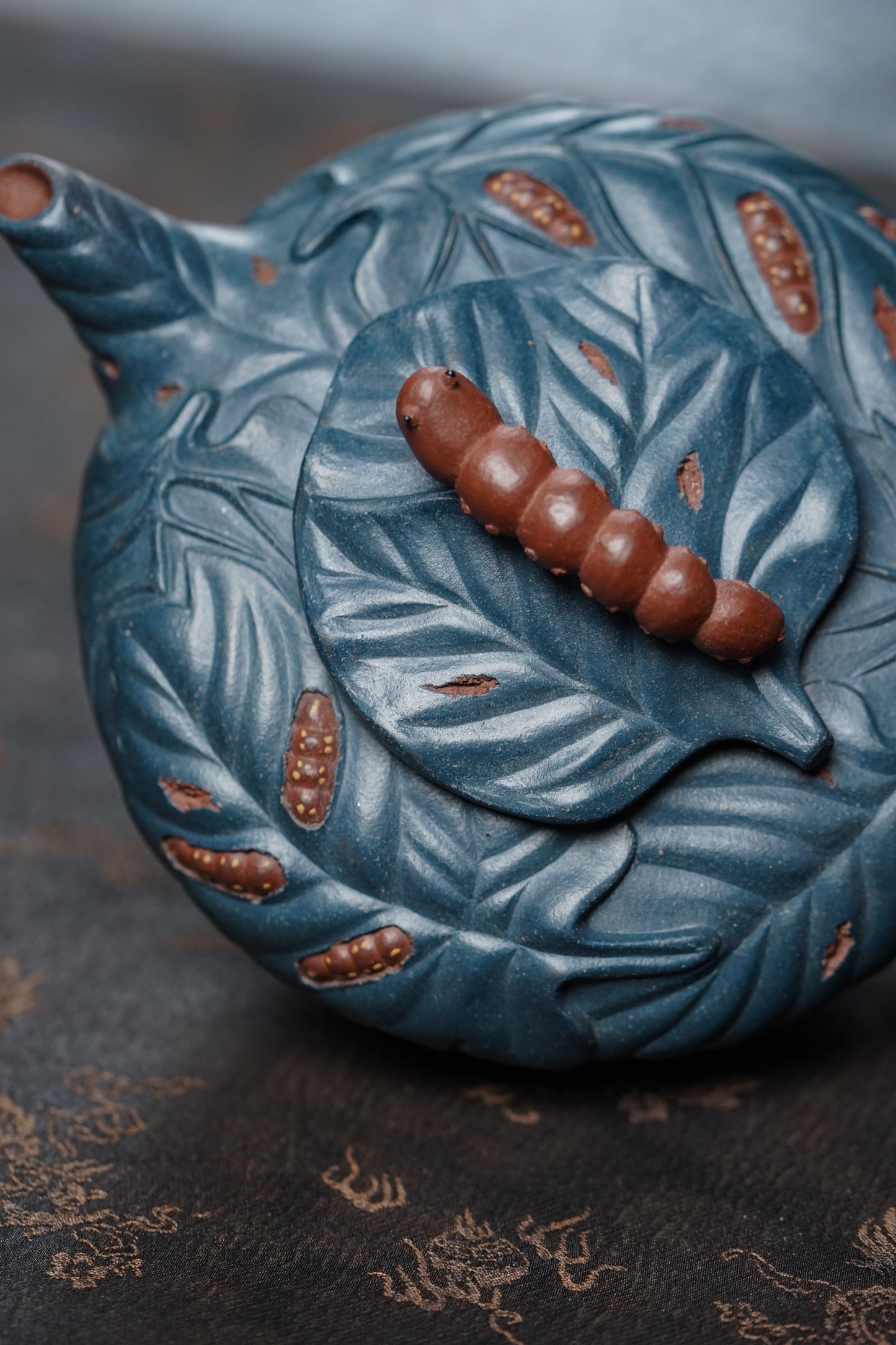 蒋艺华大师·重器传承·紫砂七老花器泰斗蒋蓉唯一传人佳作【蚕宝宝壶】原矿极品底槽清粉浆·260cc