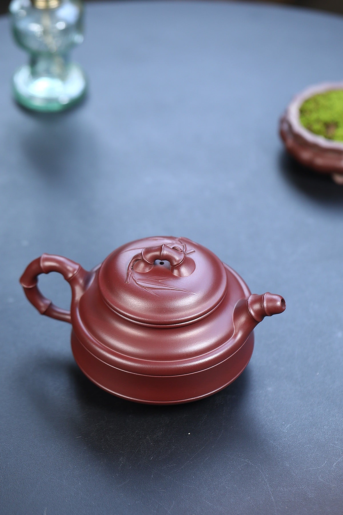 紫砂七老花器泰斗蒋蓉唯一传人蒋艺华大师佳作【双线竹鼓壶】家传原矿极品龙血砂·500cc