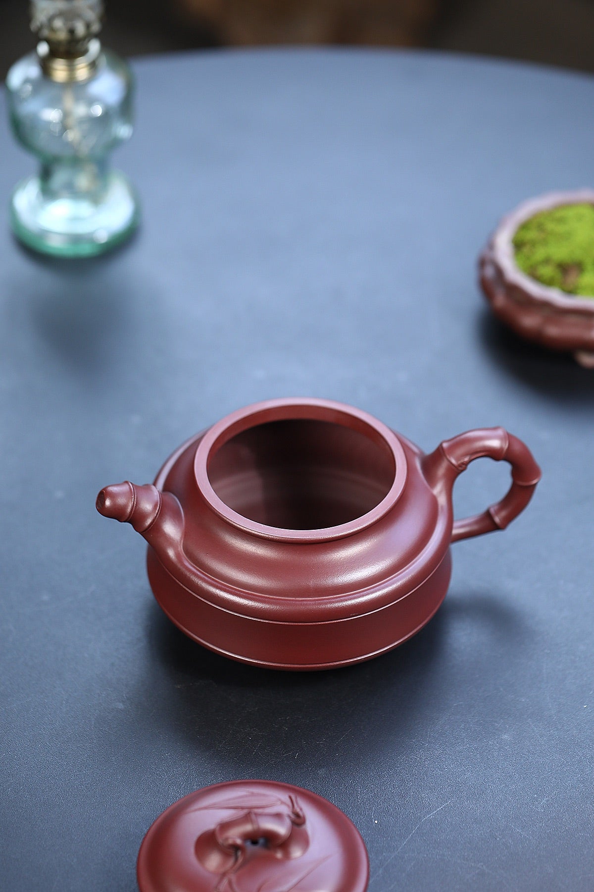 紫砂七老花器泰斗蒋蓉唯一传人蒋艺华大师佳作【双线竹鼓壶】家传原矿极品龙血砂·500cc