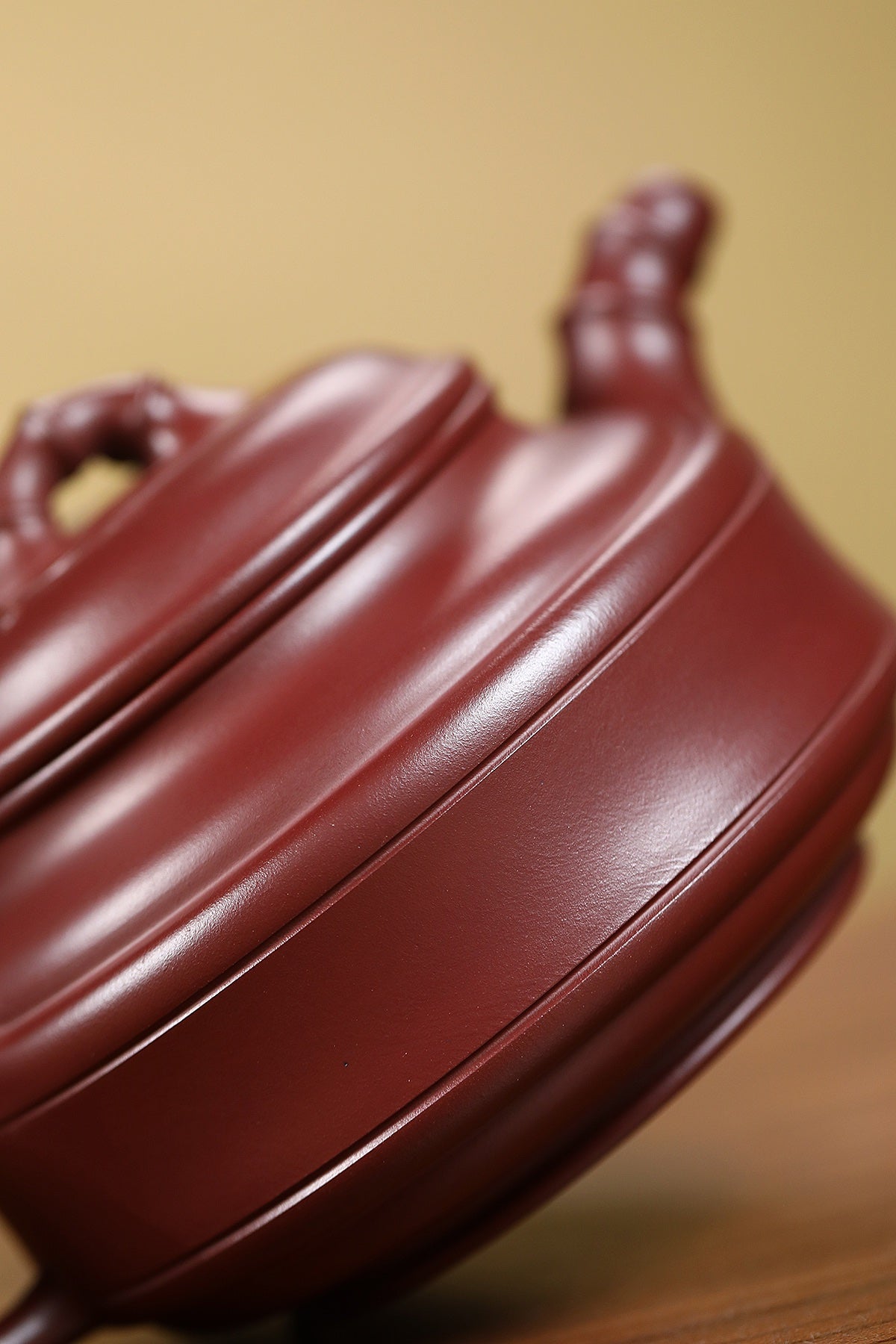 紫砂七老花器泰斗蒋蓉唯一传人蒋艺华大师佳作【双线竹鼓壶】家传原矿极品龙血砂·500cc