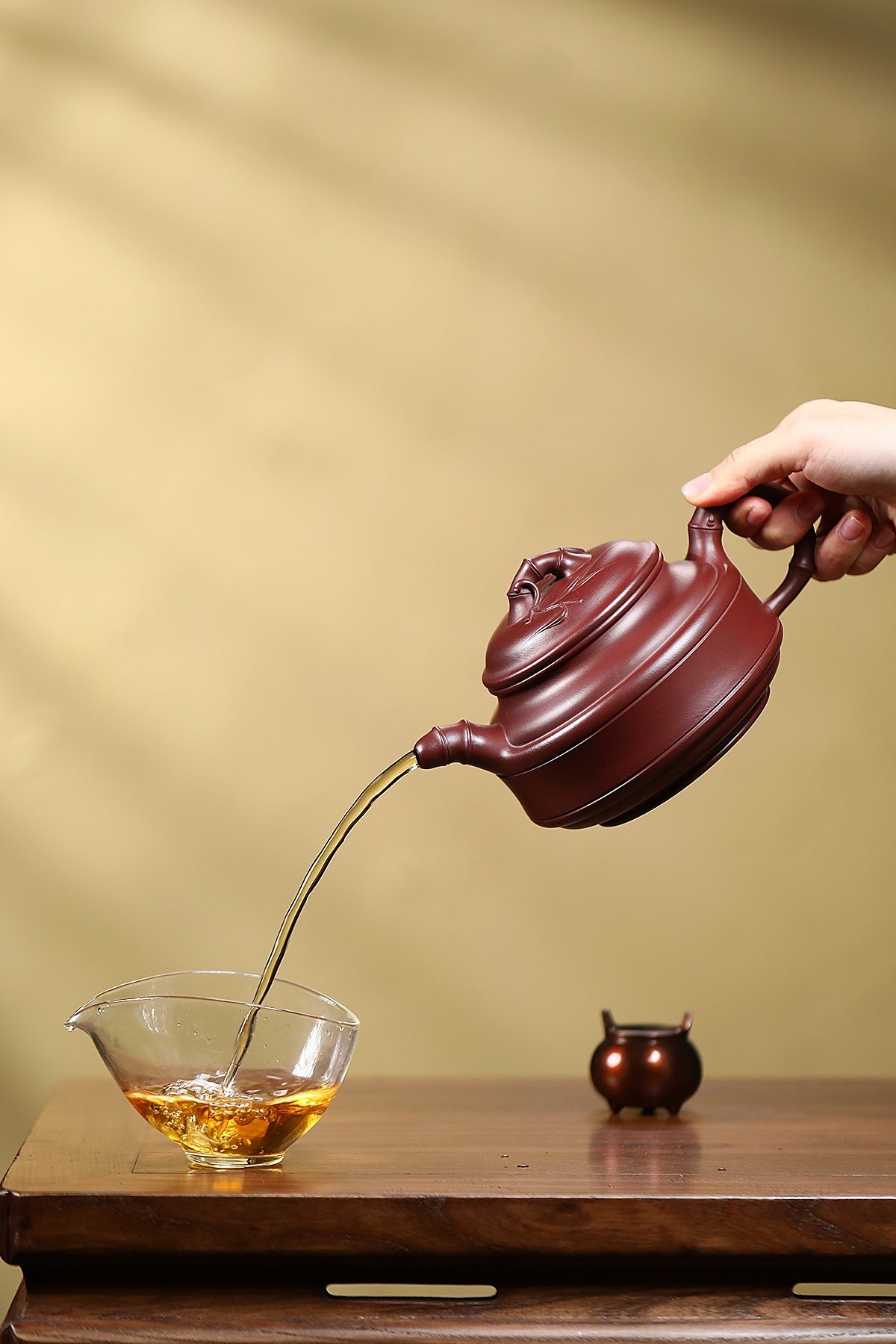 紫砂七老花器泰斗蒋蓉唯一传人蒋艺华大师佳作【双线竹鼓壶】家传原矿极品龙血砂·500cc