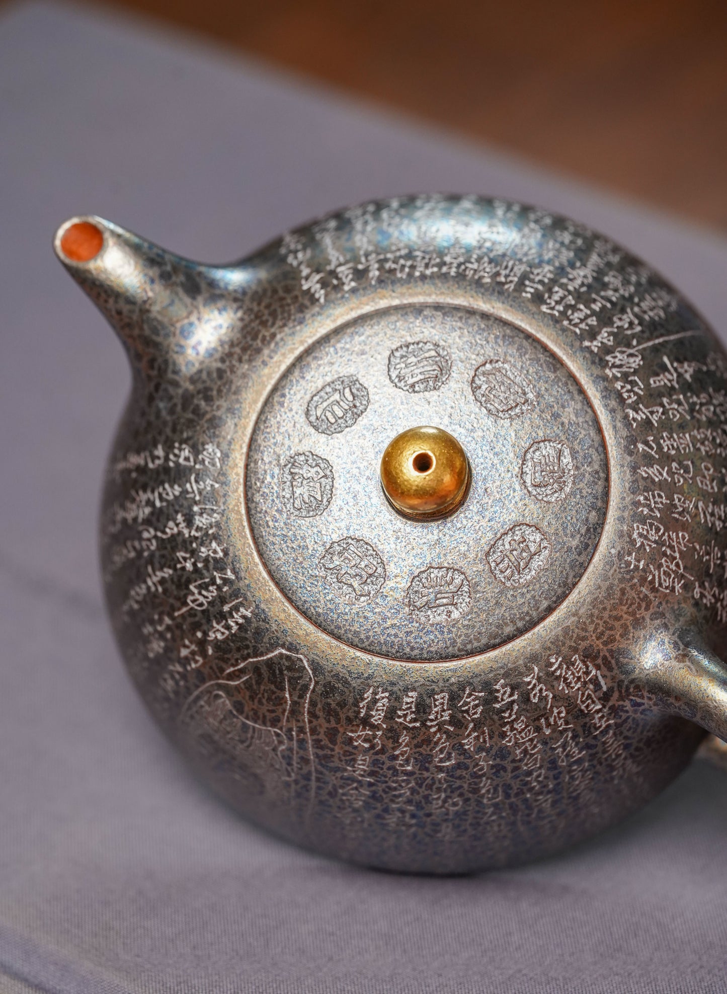 中国紫砂界心经巨匠·郑求标恭刻· 大拍9万同款+金奖+馆藏《双心经小半月壶》原矿极品朱泥·200cc