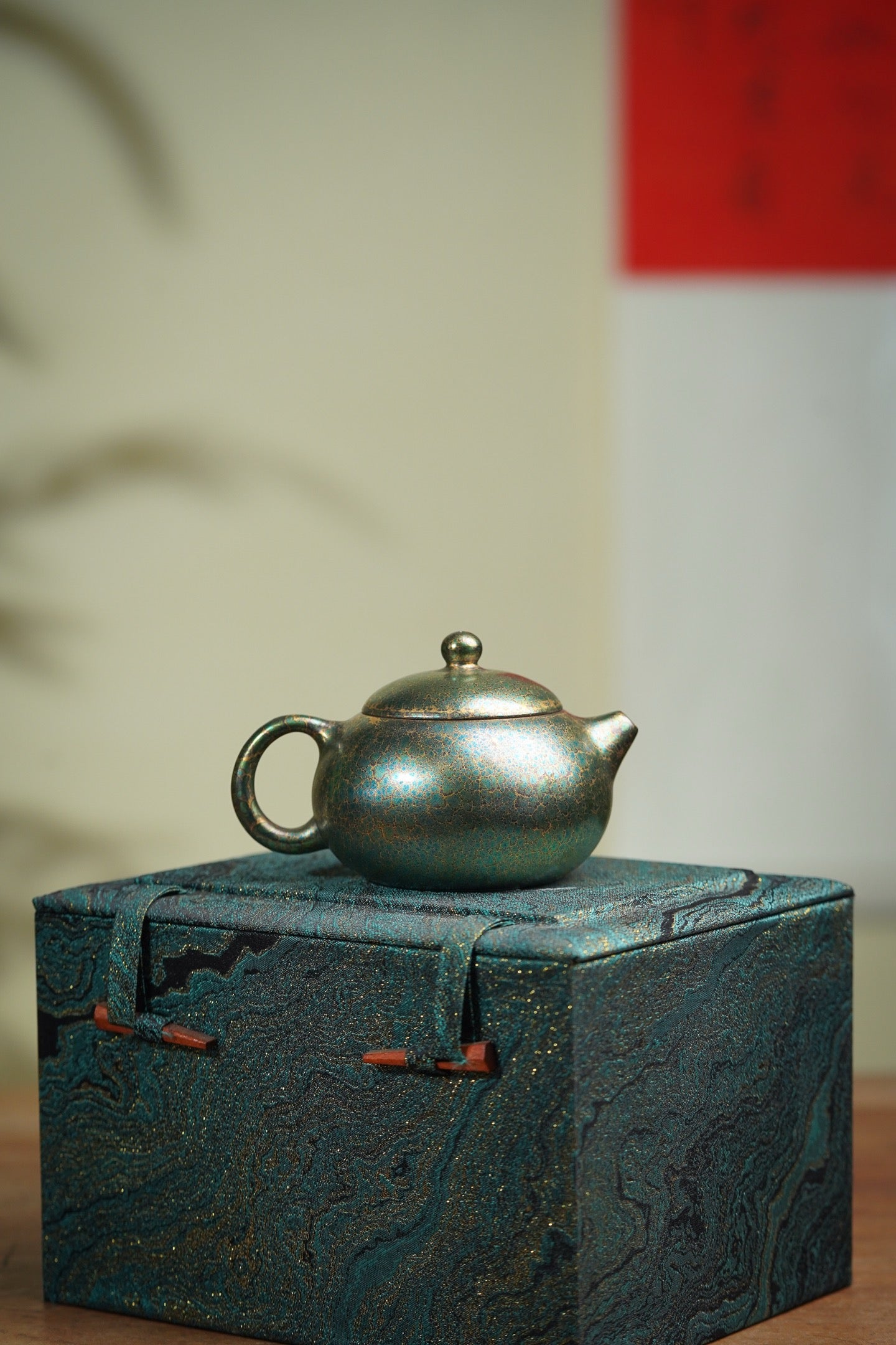 【名称】西施 【泥料】老紫泥（贝壳烧）【容量】130Cc～内推7孔出水 【底款】风华