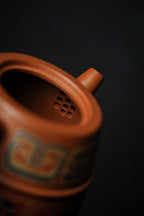 【名称】金钟 【泥料】贵妃泥 【容量】180Cc～9孔出水 【底款】范佳一