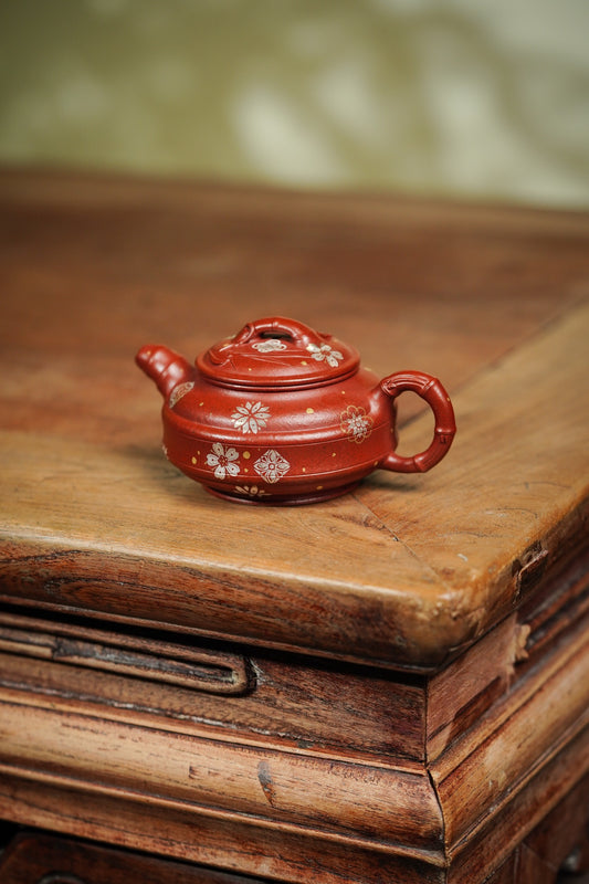 【名称】双线竹鼓 【泥料】老朱泥 【容量】130Cc～内推7孔出水 【作者】于敏