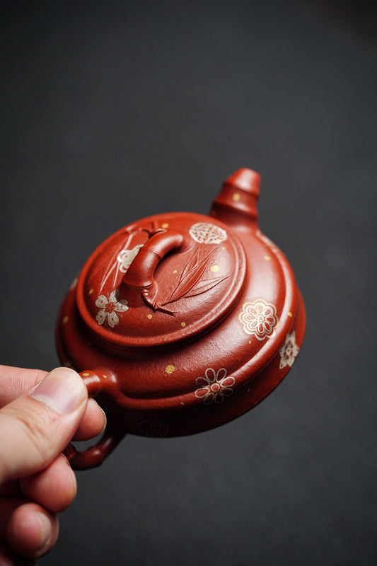 【名称】双线竹鼓 【泥料】老朱泥 【容量】130Cc～内推7孔出水 【作者】于敏