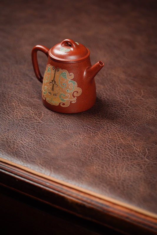 【名称】高瓢 【泥料】原矿朱泥（嵌银丝）【容量】160CC～内推7孔出水 【底款】范佳一