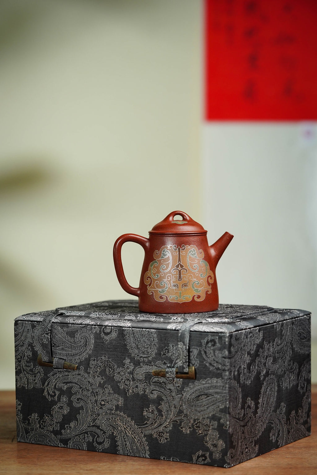 【名称】高瓢 【泥料】原矿朱泥（嵌银丝）【容量】160CC～内推7孔出水 【底款】范佳一