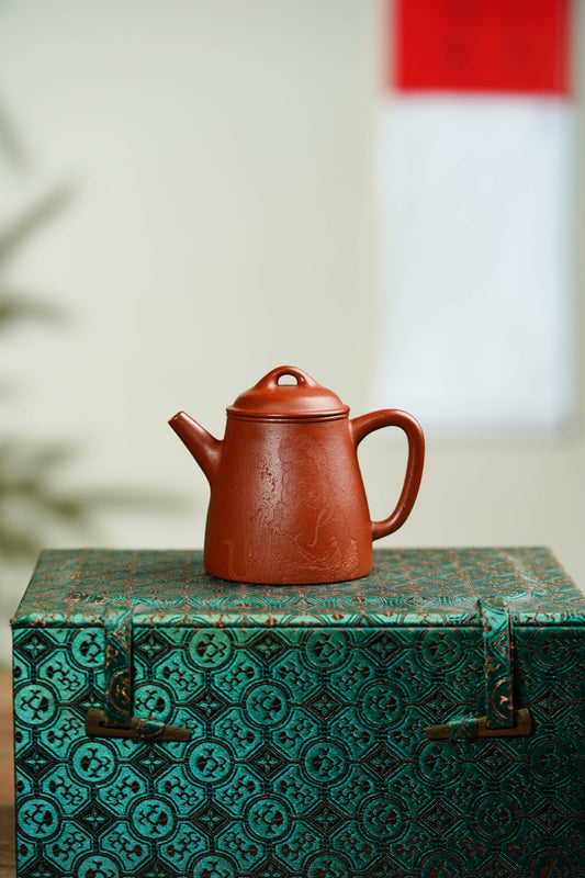 【名称】高瓢 【泥料】原矿朱泥 【容量】160CC 【作者】范佳一