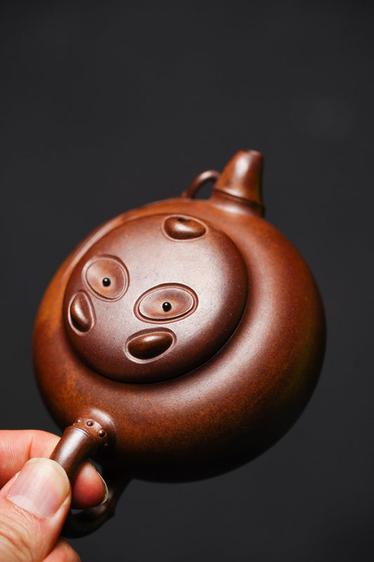 【名称】熊猫竹 【泥料】段泥还原烧 【容量】160Cc内推7孔出水【作者】周洪星