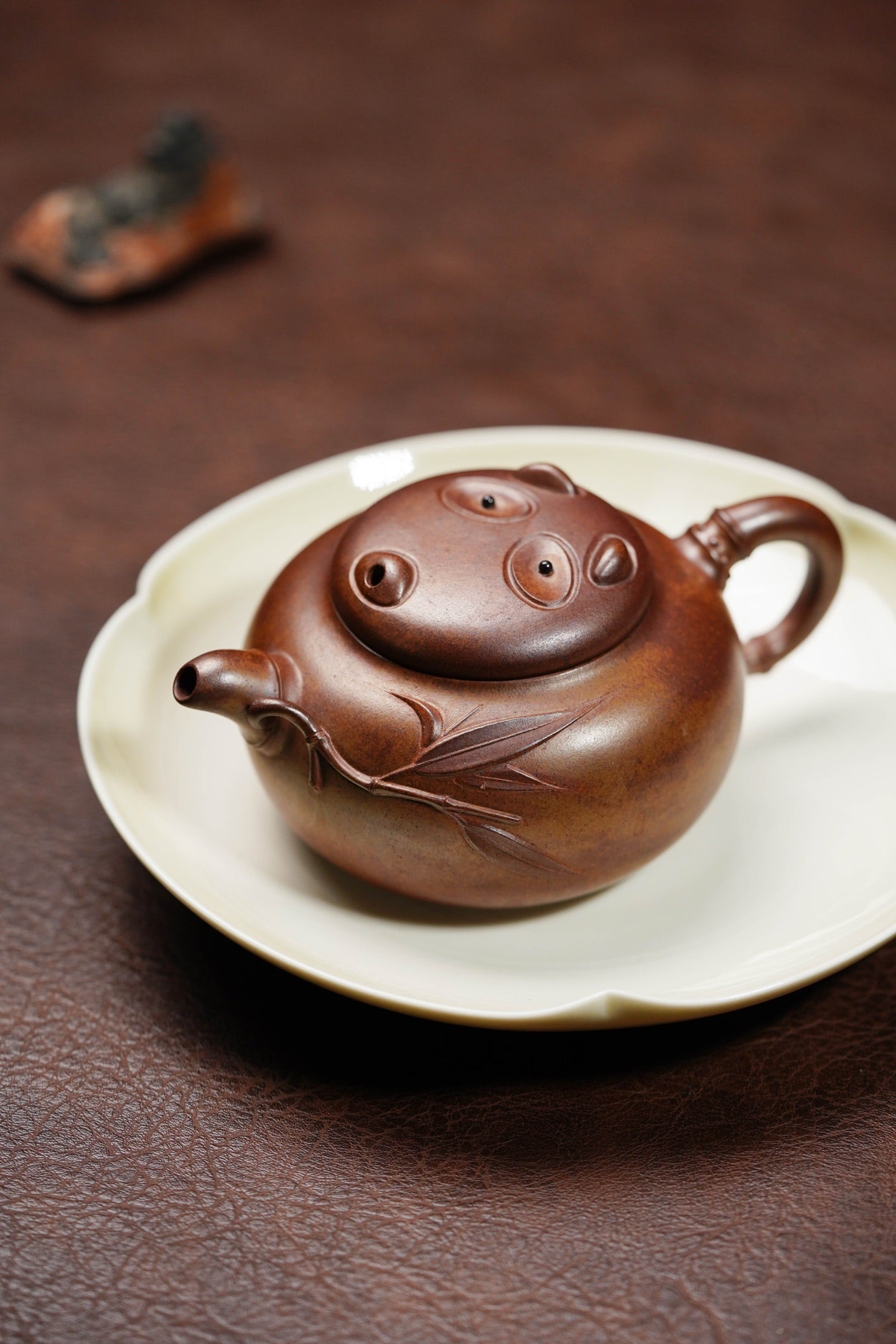 【名称】熊猫竹 【泥料】段泥还原烧 【容量】160Cc内推7孔出水【作者】周洪星