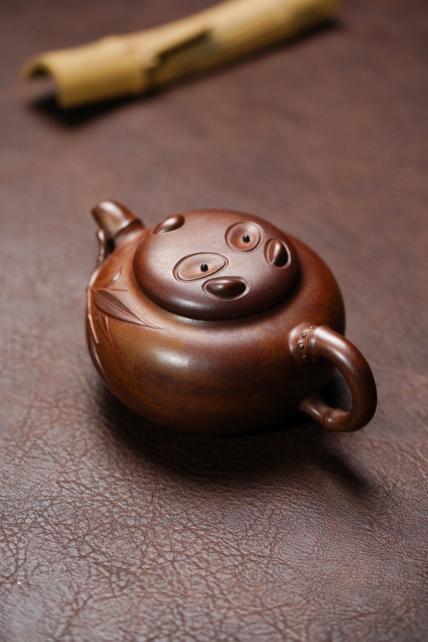 【名称】熊猫竹 【泥料】段泥还原烧 【容量】160Cc内推7孔出水【作者】周洪星