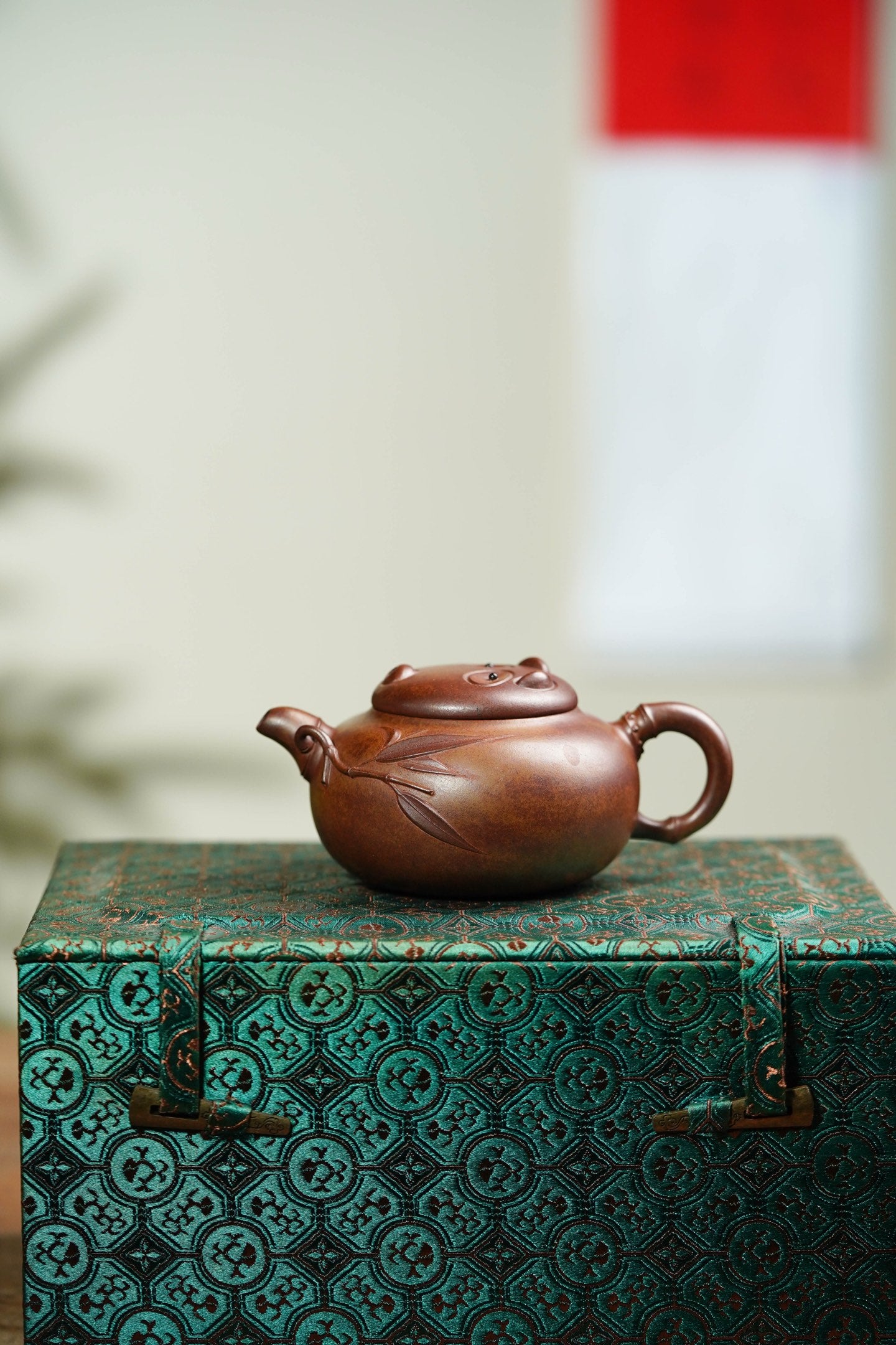 【名称】熊猫竹 【泥料】段泥还原烧 【容量】160Cc内推7孔出水【作者】周洪星