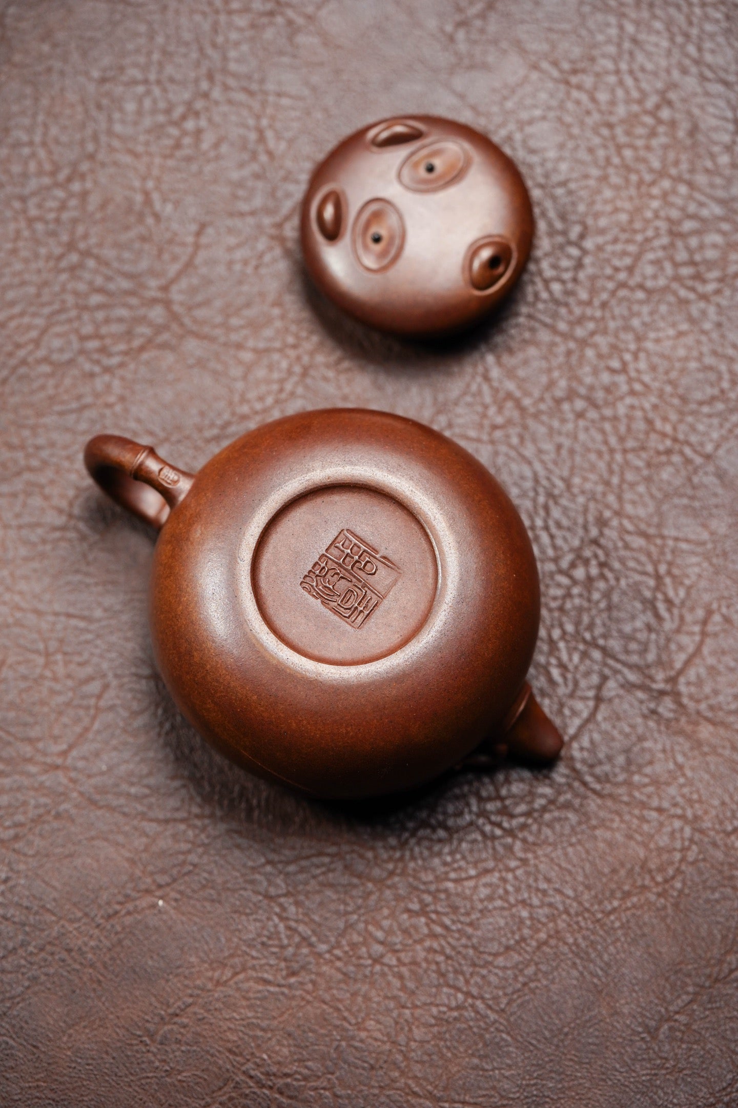 【名称】熊猫竹 【泥料】段泥还原烧 【容量】160Cc内推7孔出水【作者】周洪星