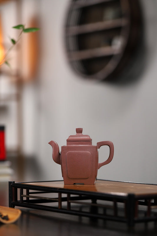 【魁方壶】龚彧（国家级工艺美术师） 原矿调砂紫泥 220cc  12孔