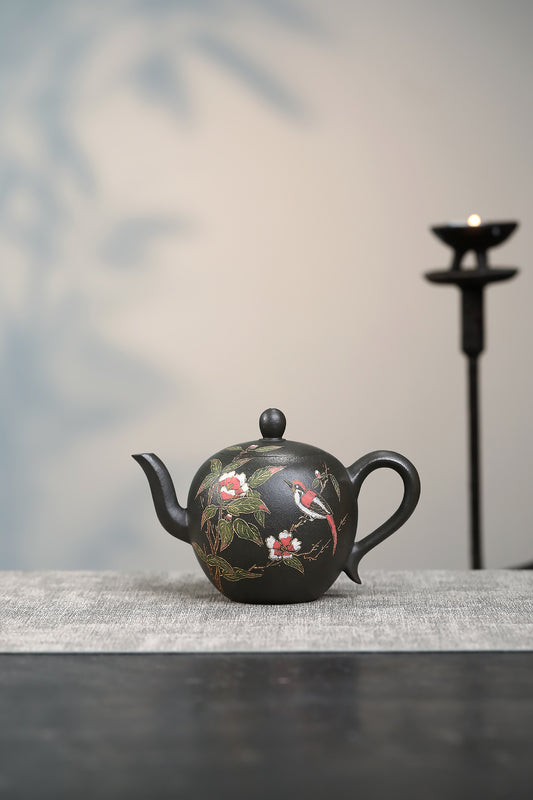 【美人肩】 作者：周俊健 泥料：君子兰 容量：300cc