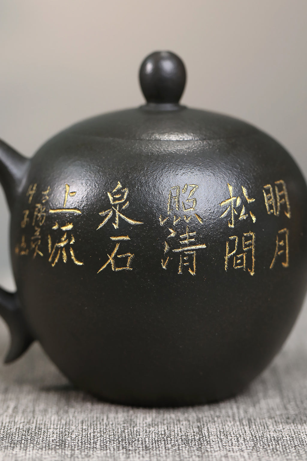 【美人肩】 作者：周俊健 泥料：君子兰 容量：300cc