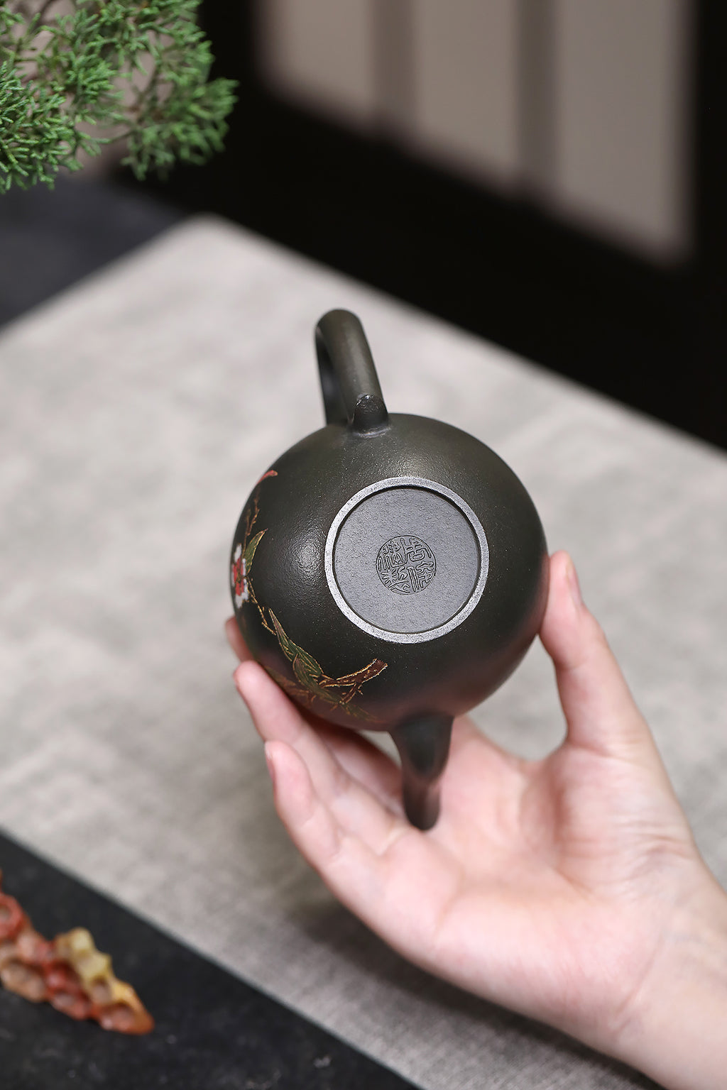【美人肩】 作者：周俊健 泥料：君子兰 容量：300cc