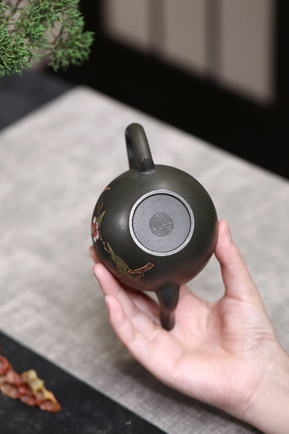 【美人肩】 作者：周俊健 泥料：君子兰 容量：300cc