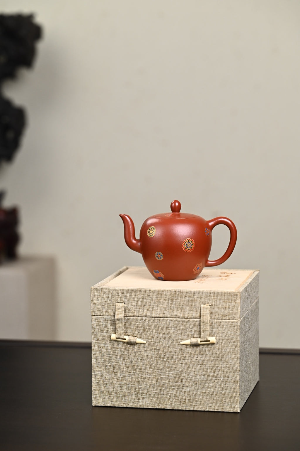 『美人肩』珐琅彩·皮球花 极品皱皮朱泥·容量230cc·9孔出水·内推·孙建芳（国家级工艺美术师）
