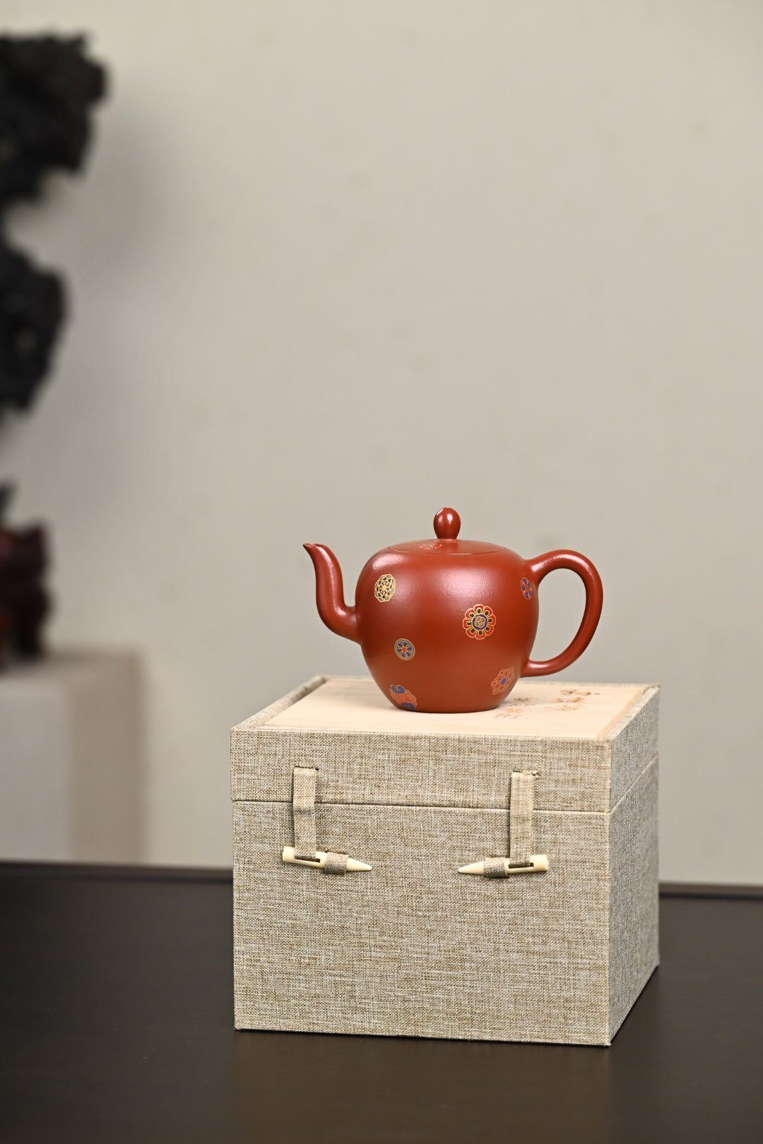 『美人肩』珐琅彩·皮球花 极品皱皮朱泥·容量230cc·9孔出水·内推·孙建芳（国家级工艺美术师）