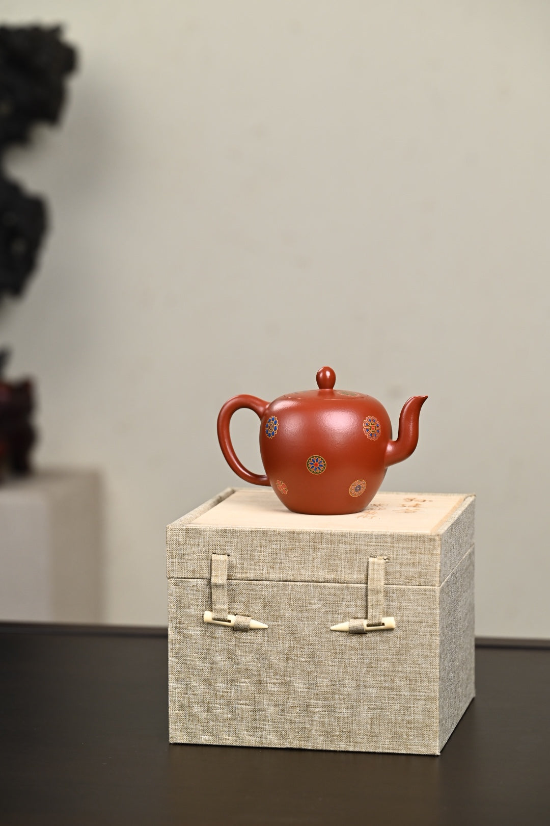 『美人肩』珐琅彩·皮球花 极品皱皮朱泥·容量230cc·9孔出水·内推·孙建芳（国家级工艺美术师）