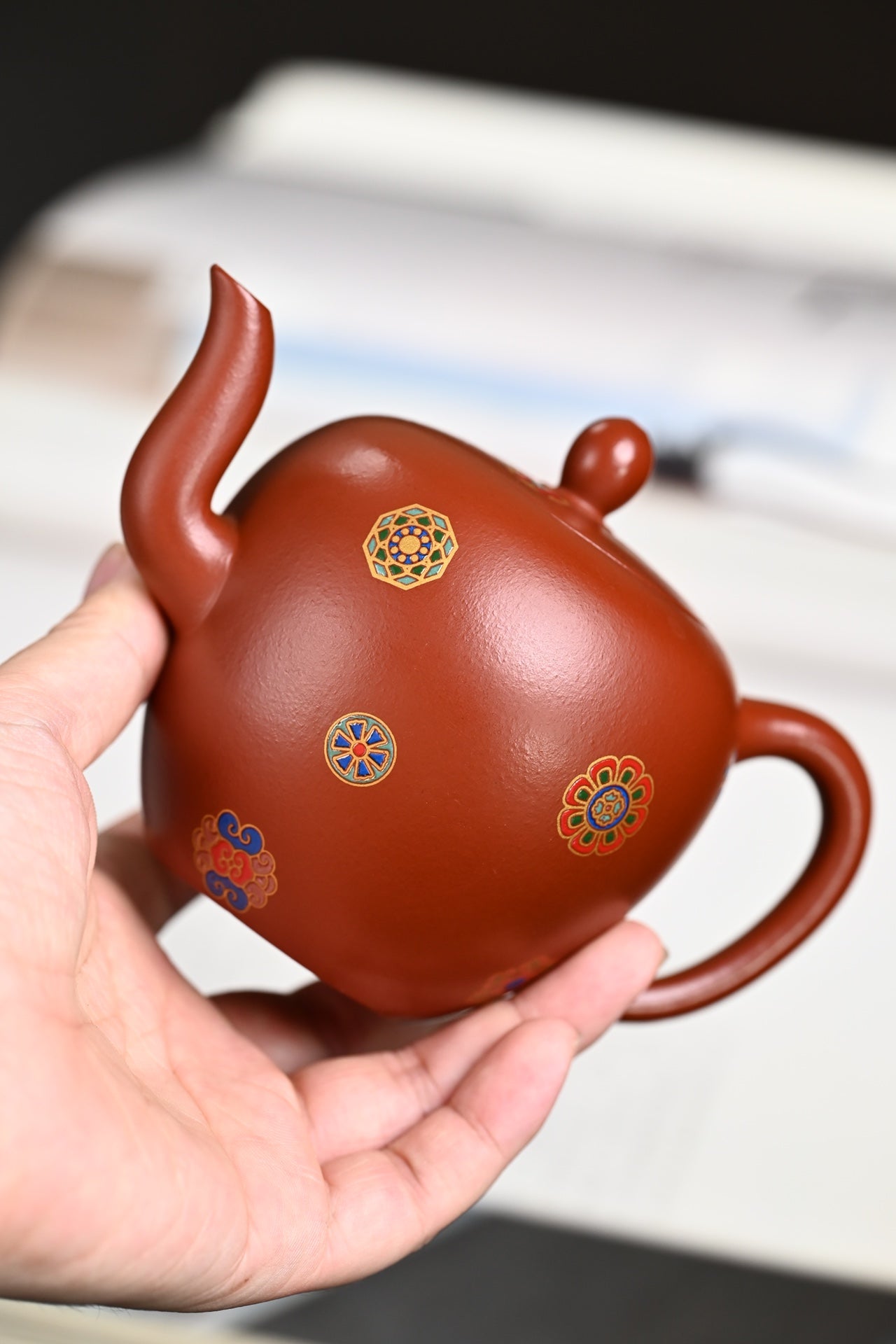 『美人肩』珐琅彩·皮球花 极品皱皮朱泥·容量230cc·9孔出水·内推·孙建芳（国家级工艺美术师）