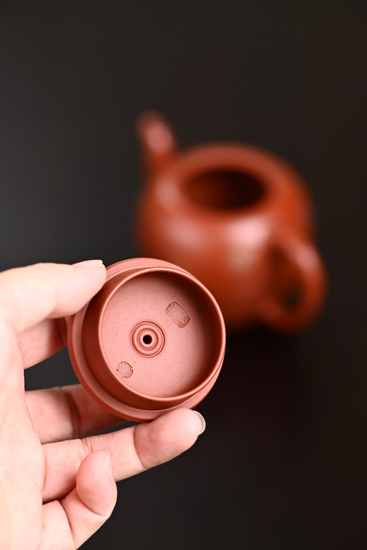 『美人肩』珐琅彩·皮球花 极品皱皮朱泥·容量230cc·9孔出水·内推·孙建芳（国家级工艺美术师）